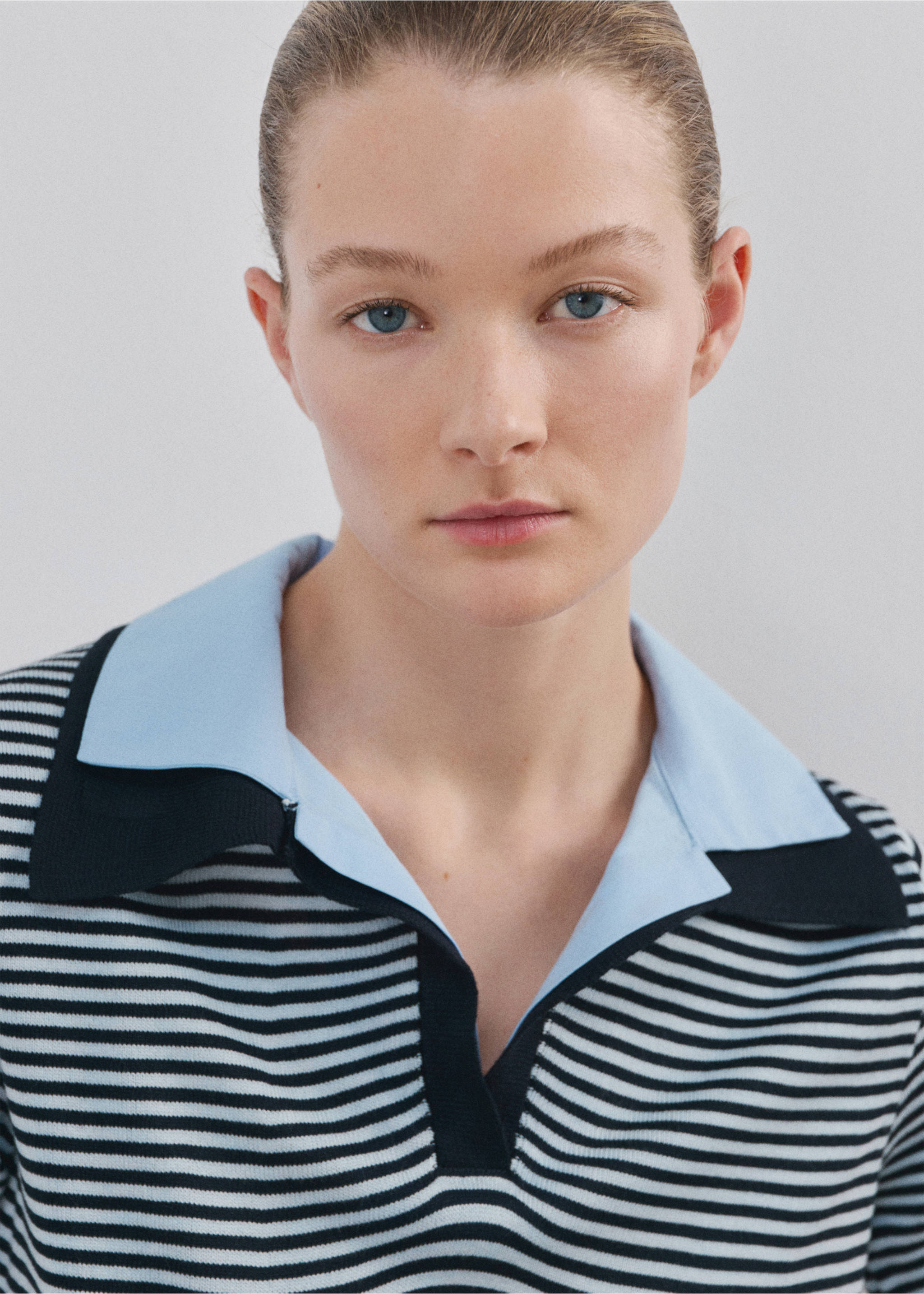 Knitted jumper with combined collar - Details of the article 1, Dark Navy. Ref: 27054100-00.