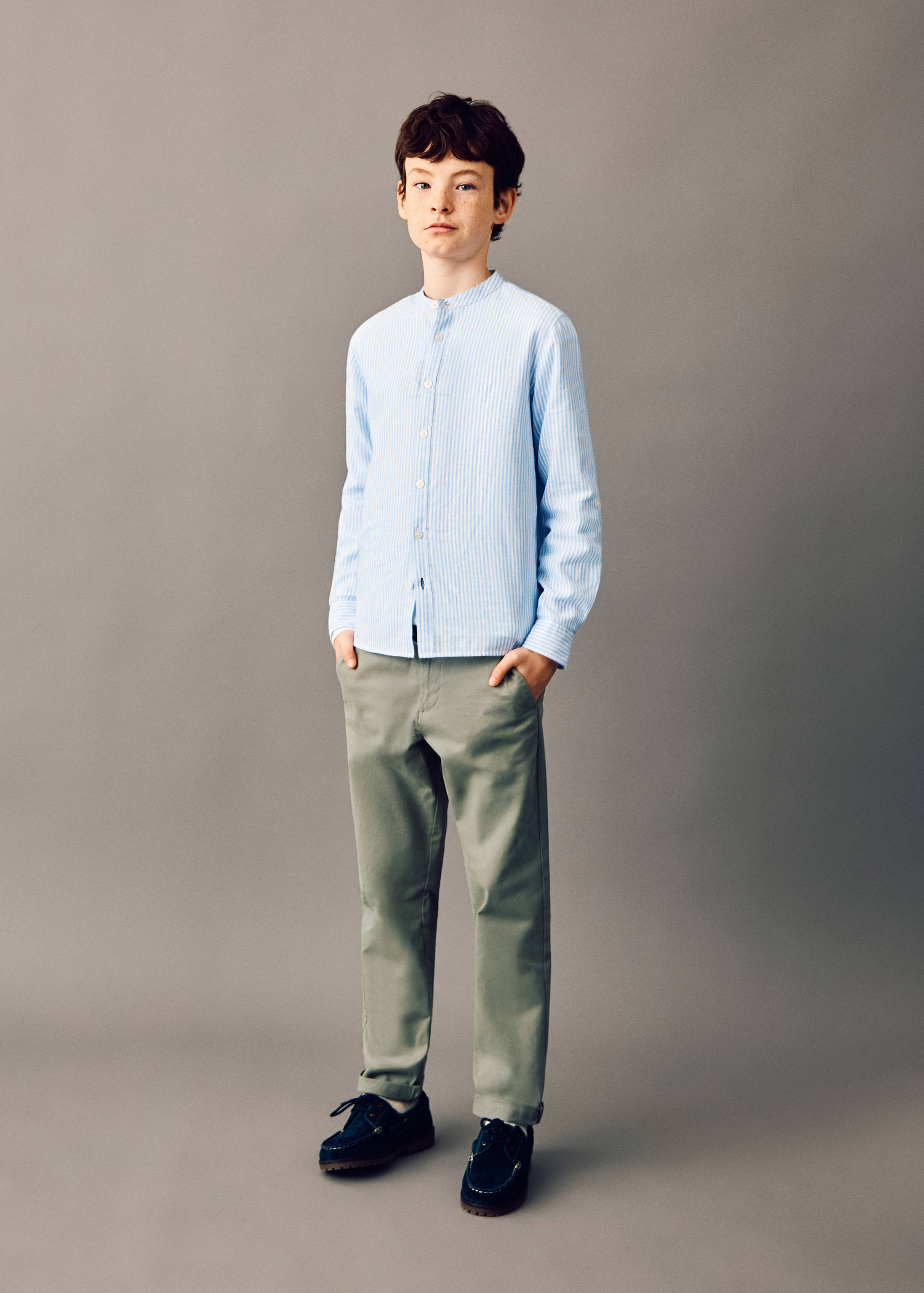 Pantalón chino dobladillo - Plano general