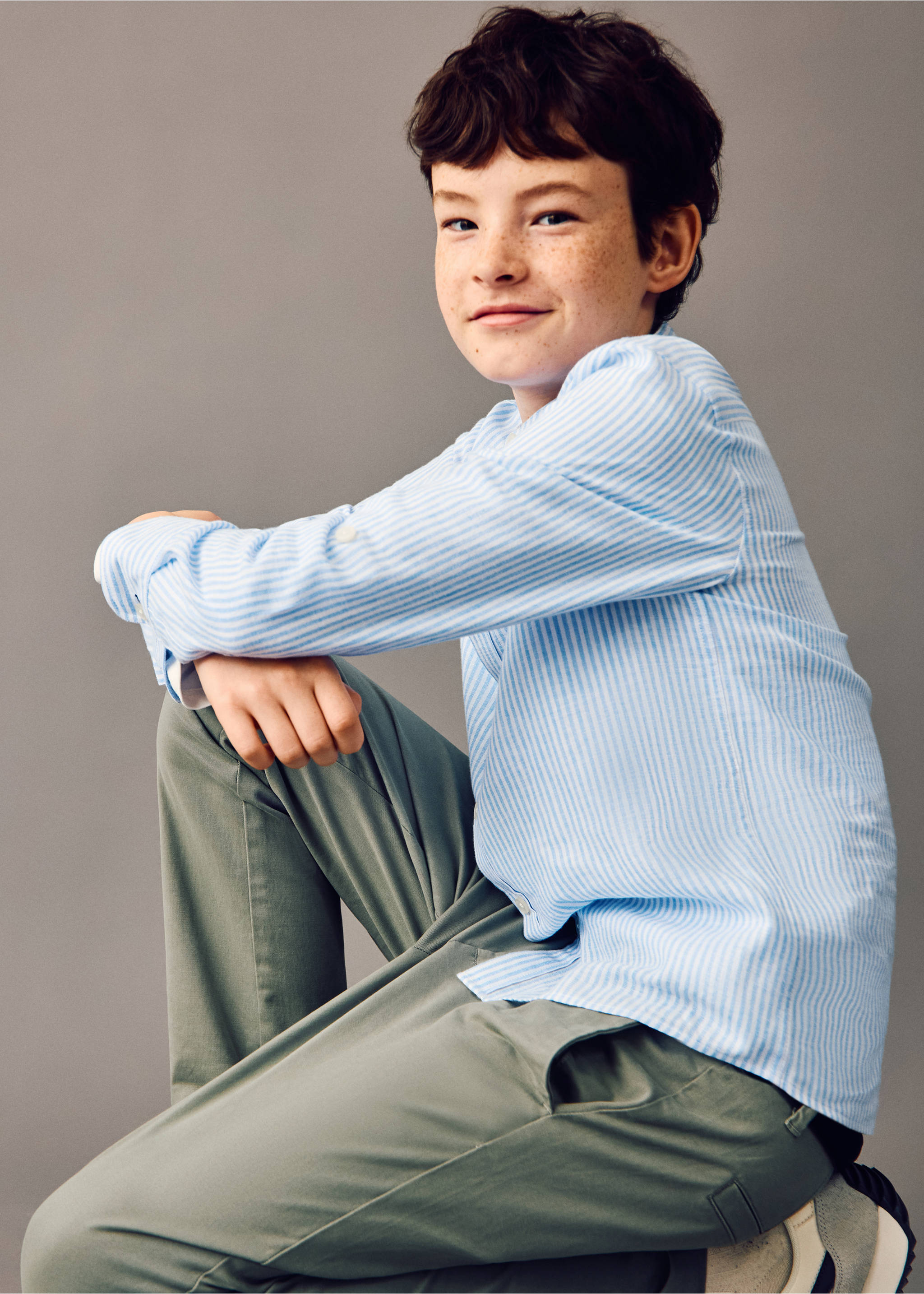 Pantalón chino dobladillo - Plano medio, Khaki. Ref: 27054403-00.