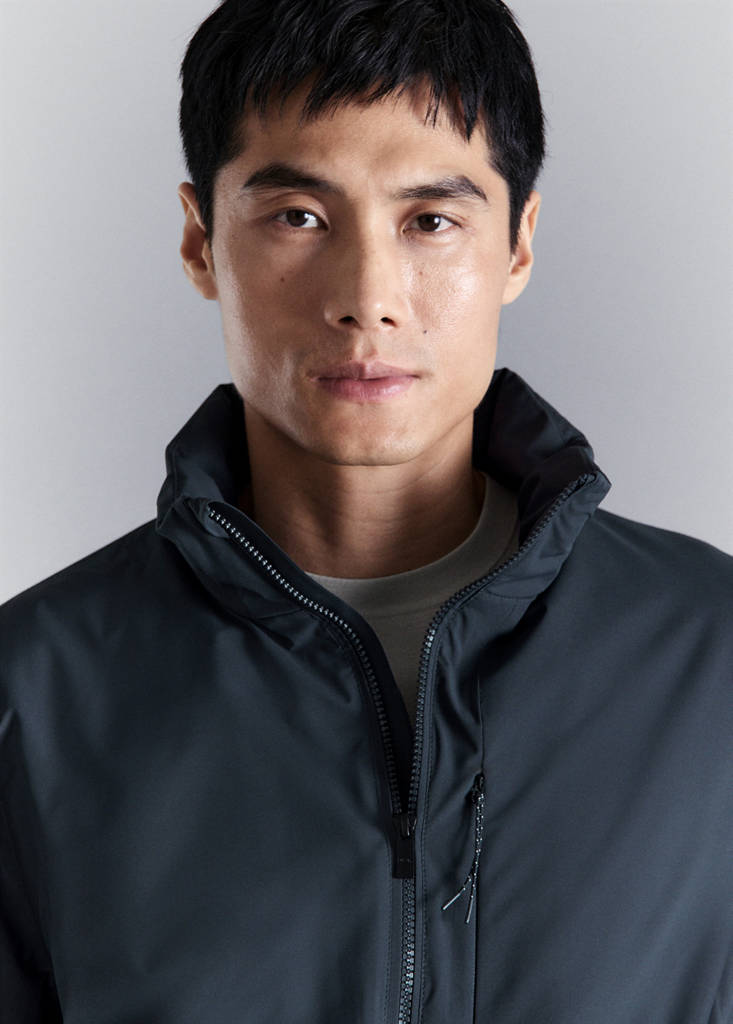 Packable water-repellent jacket with Thermore® technology — Navy