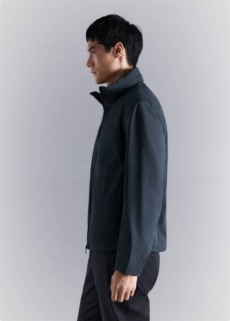 Packable water-repellent jacket with Thermore® technology — Navy
