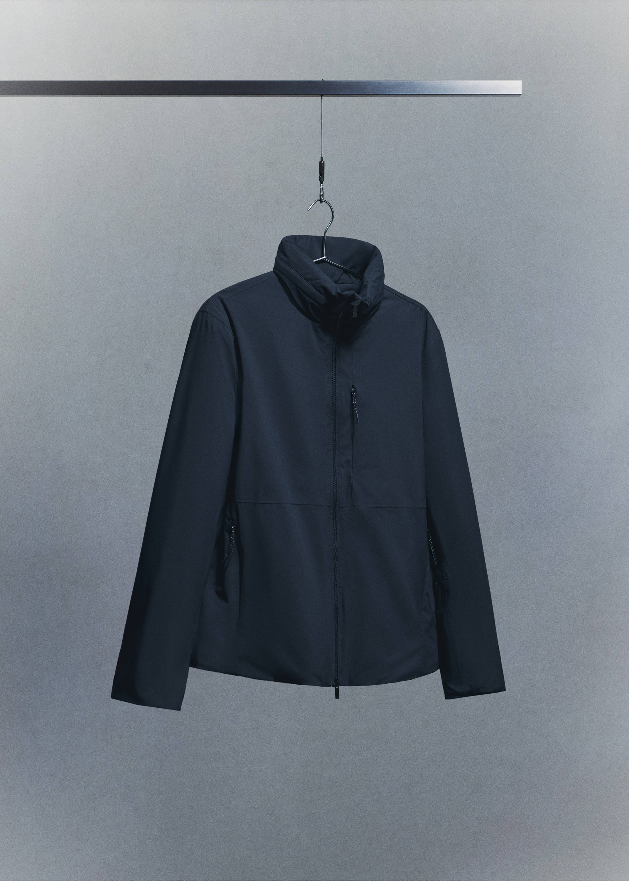 Cazadora packable water-repellent tecnología Thermore® - Detalle del artículo 9, Azul marino. Ref: 27054406-00.