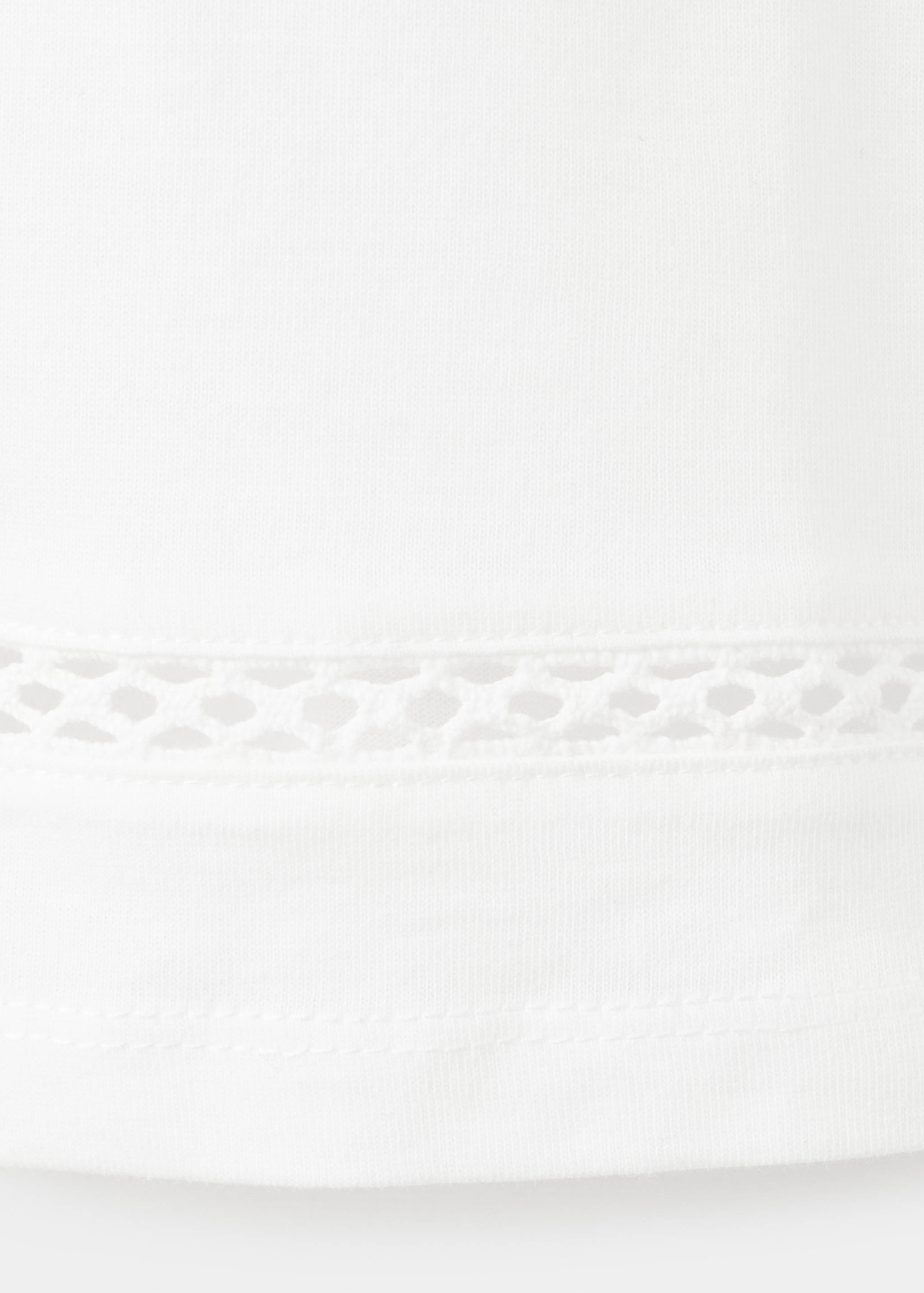 تي شيرت بتفصيل مخرم - تفاصيل المنتج 0