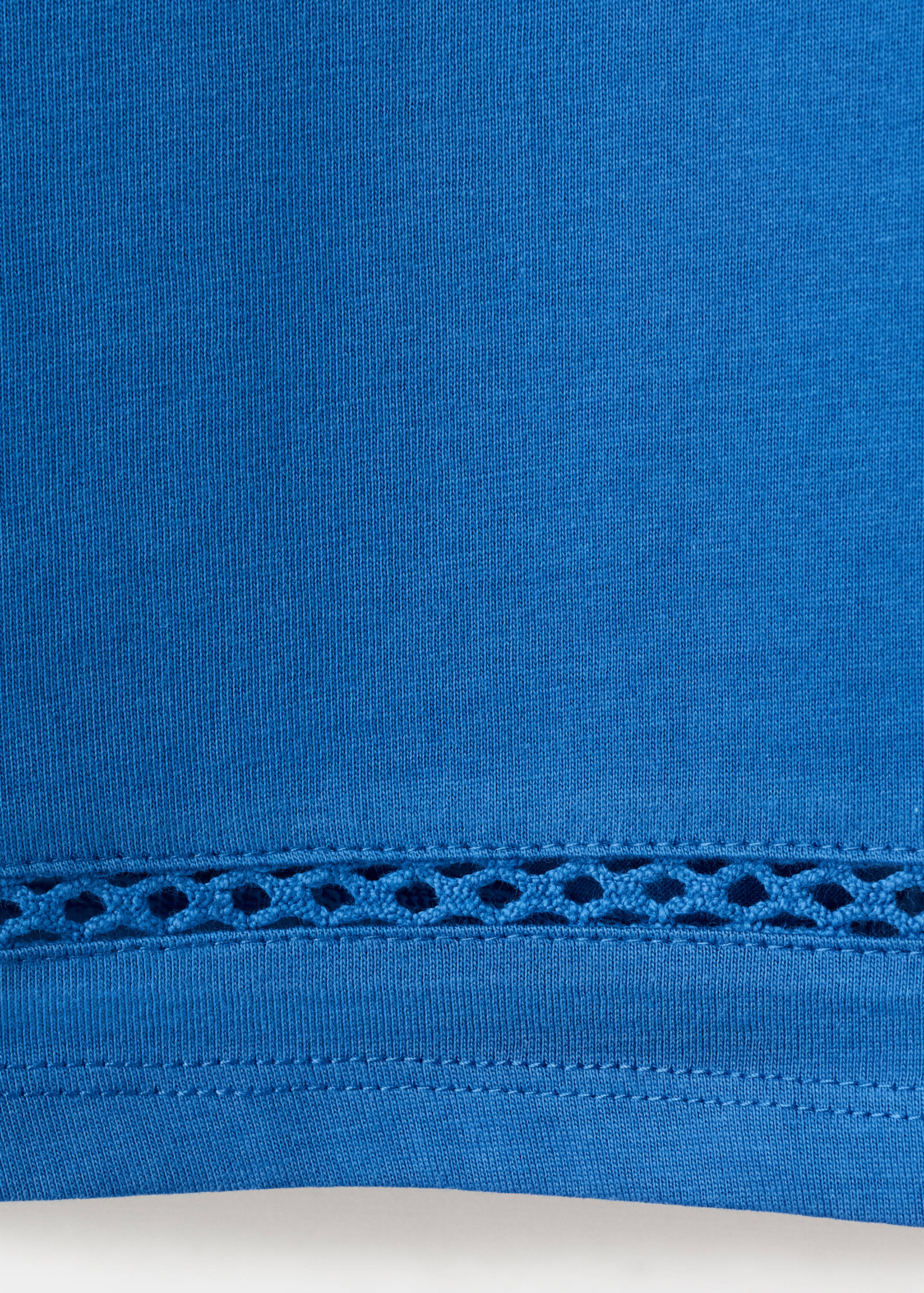 تي شيرت بتفصيل مخرم - تفاصيل المنتج 0