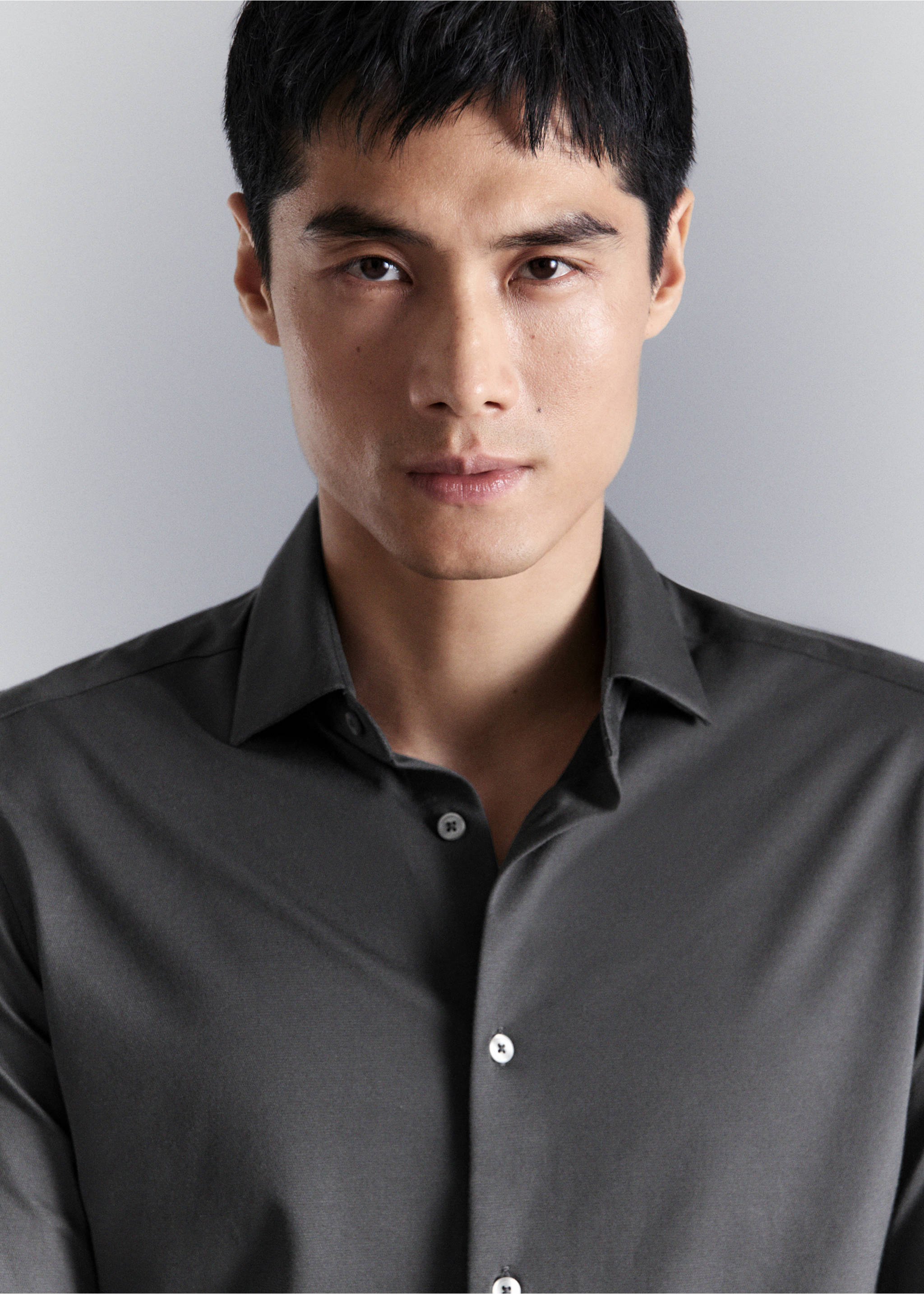 Рубашка приталенного кроя из хлопка comfort stretch non-iron - Деталь изделия 1, Угольно-серый. Ref: 27054422-00.