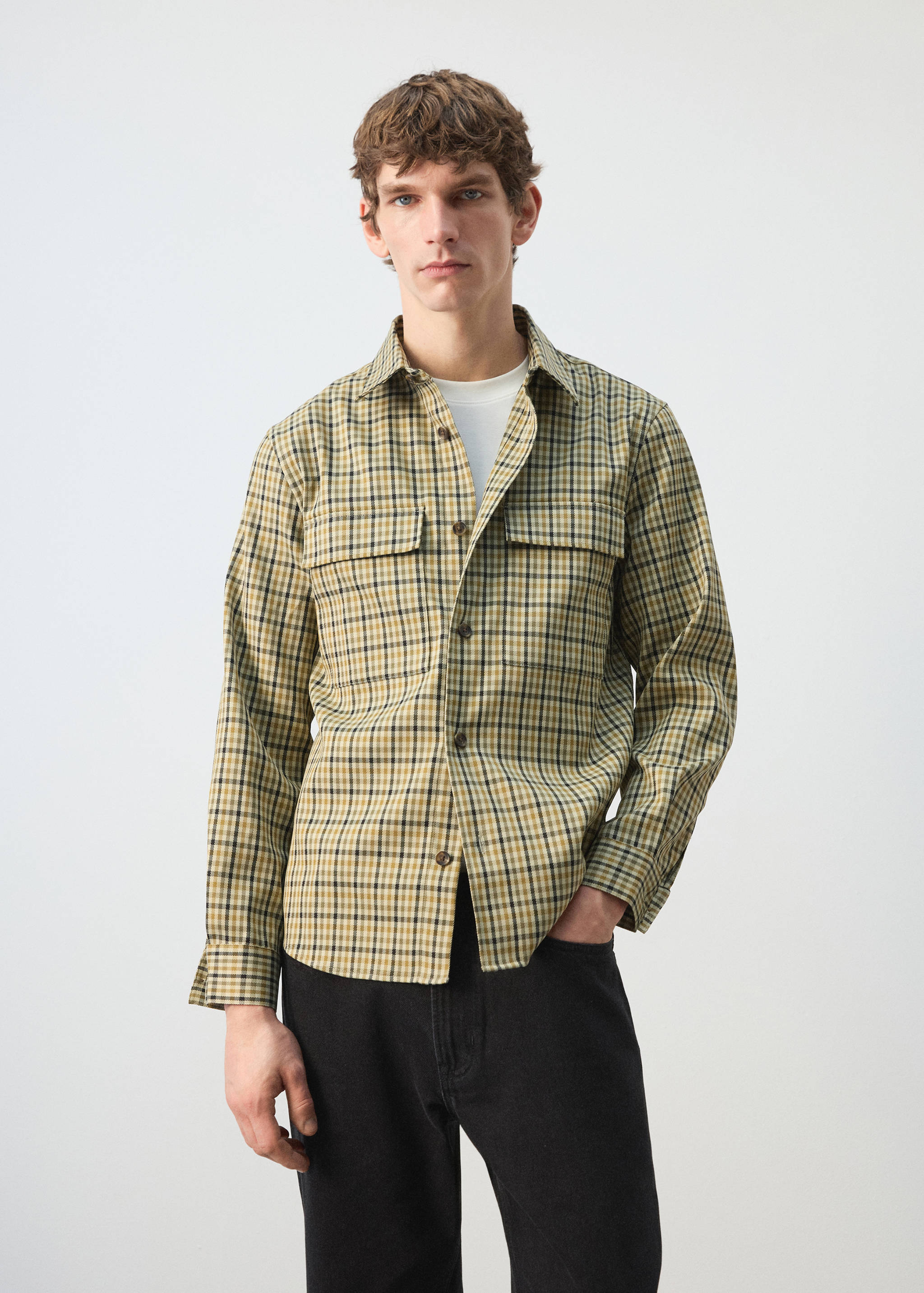 Куртка в клетку с застежкой на пуговицы - Средний план