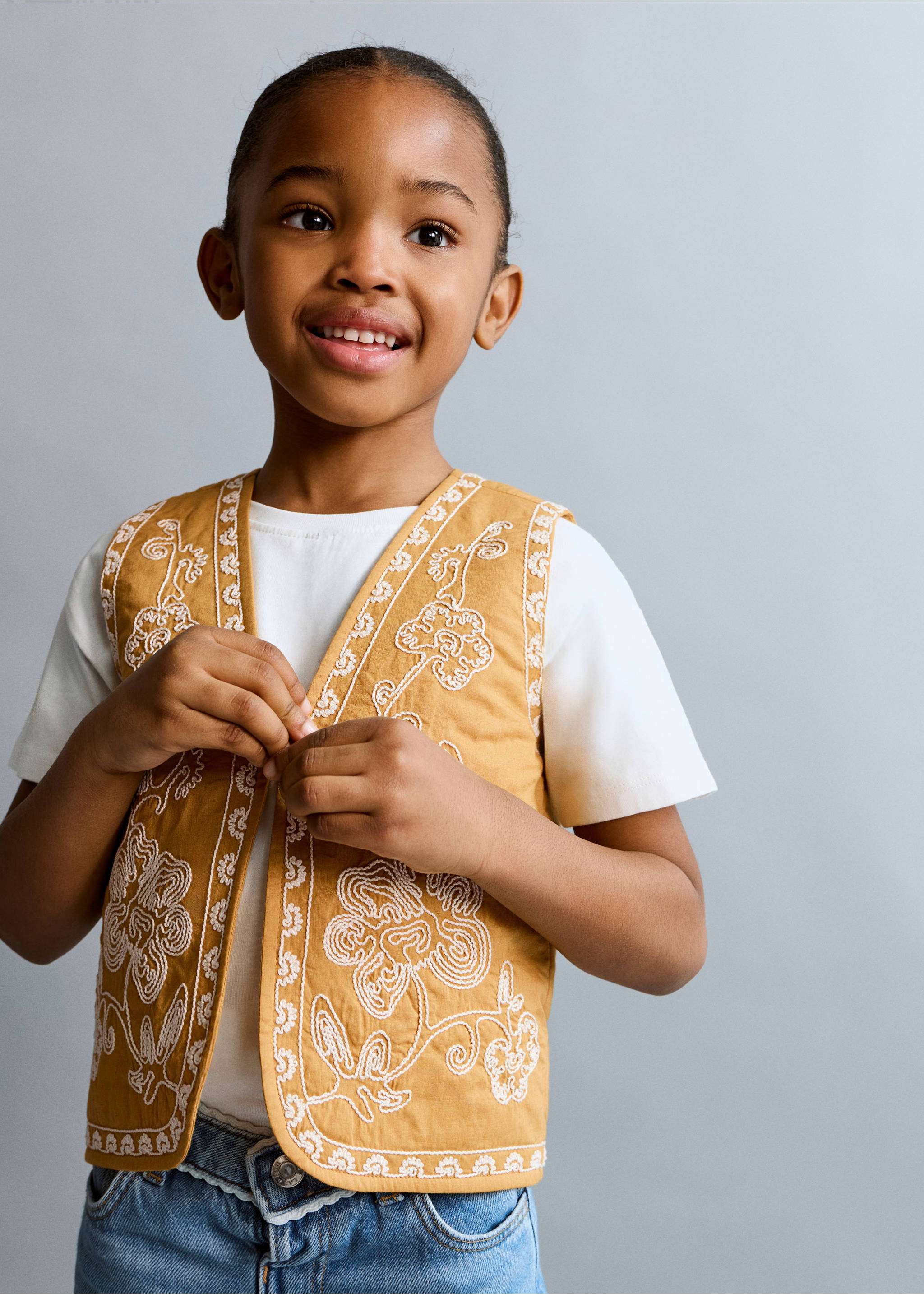 Floral-embroidered waistcoat - Medium plane, Mustard. Ref: 27054427-00.