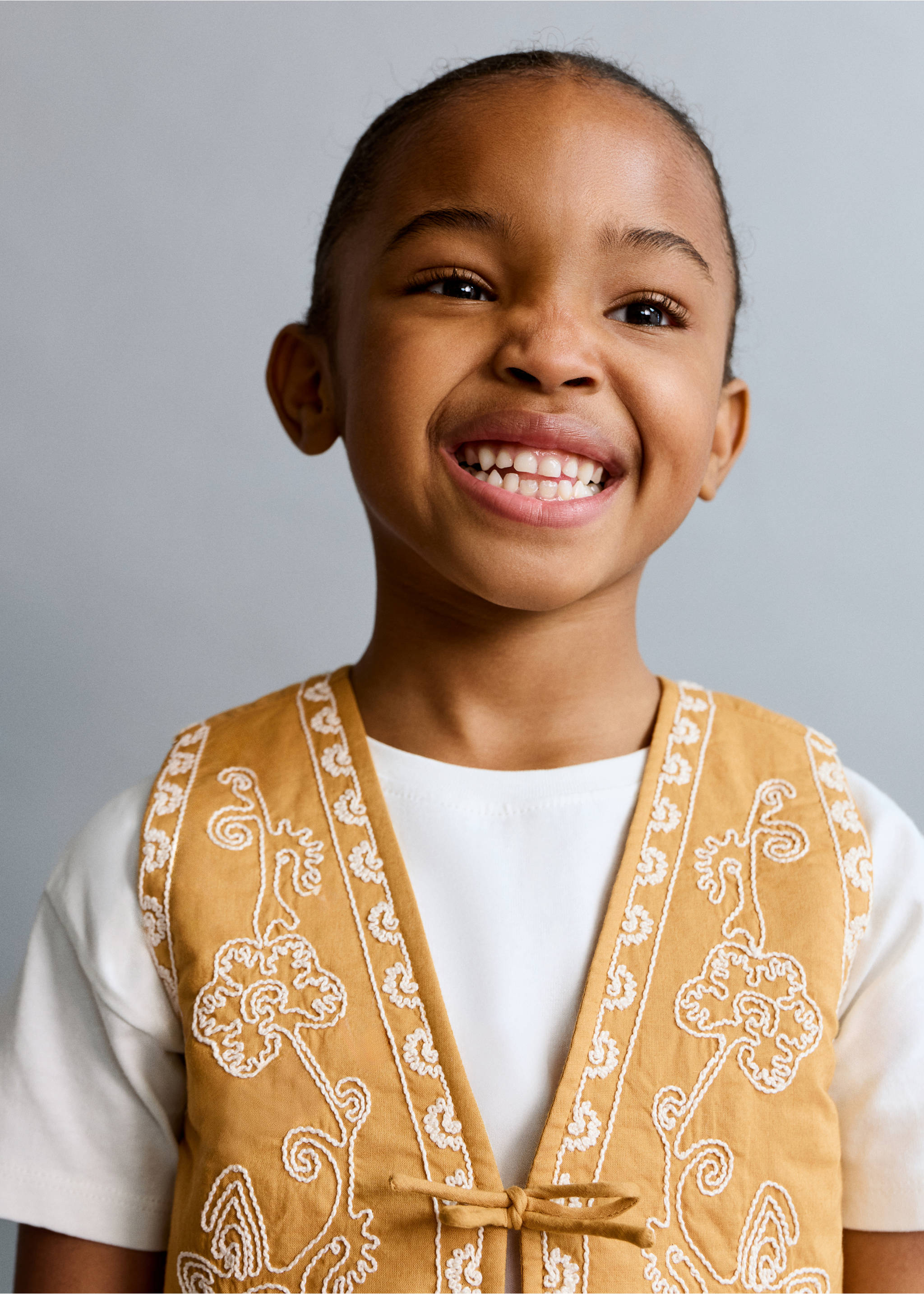 Floral-embroidered waistcoat - Details of the article 1, Mustard. Ref: 27054427-00.