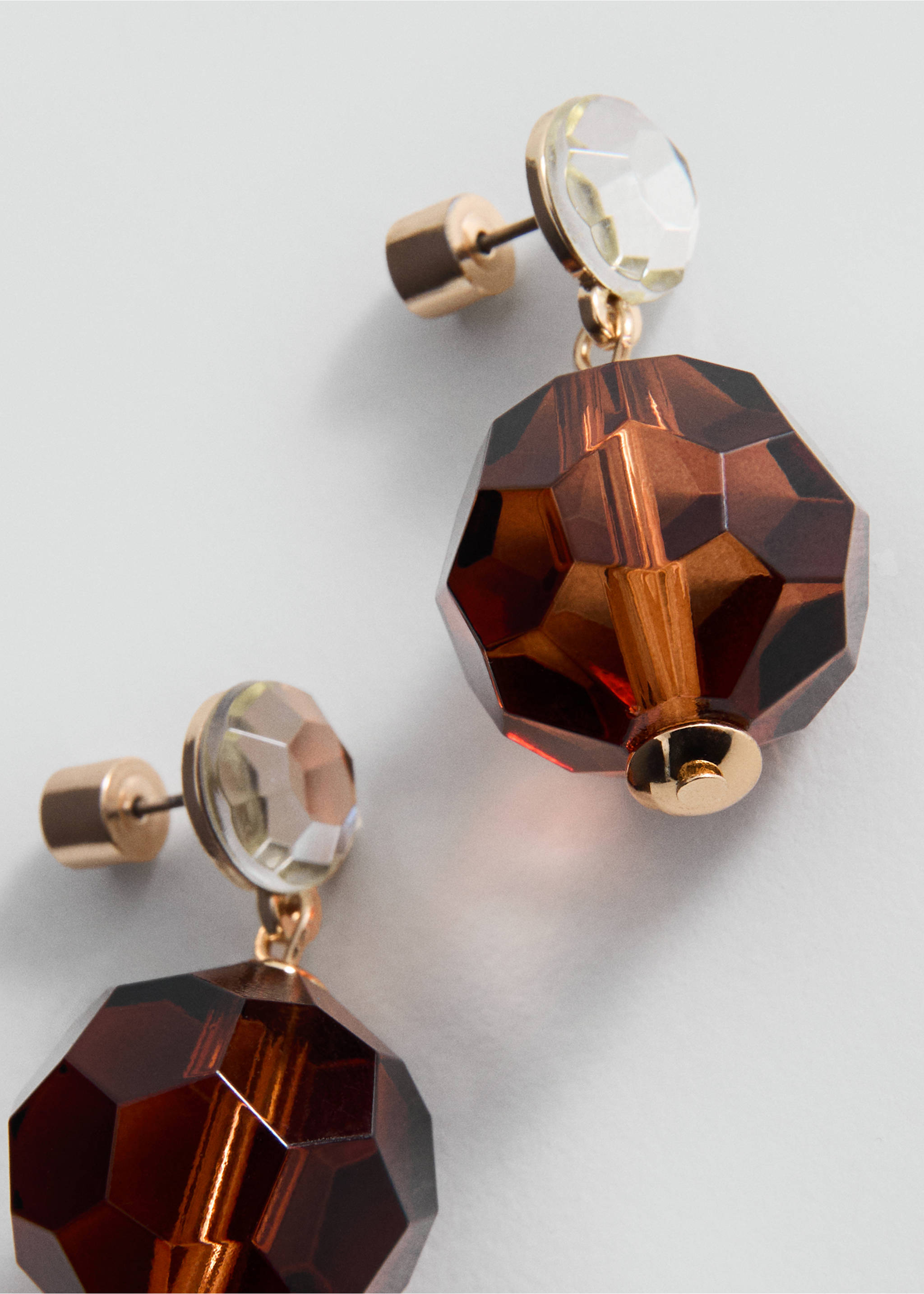 Kombinierte Kugel-Ohrringe - Mittlere Ansicht, Braun. Ref: 27054434-00.