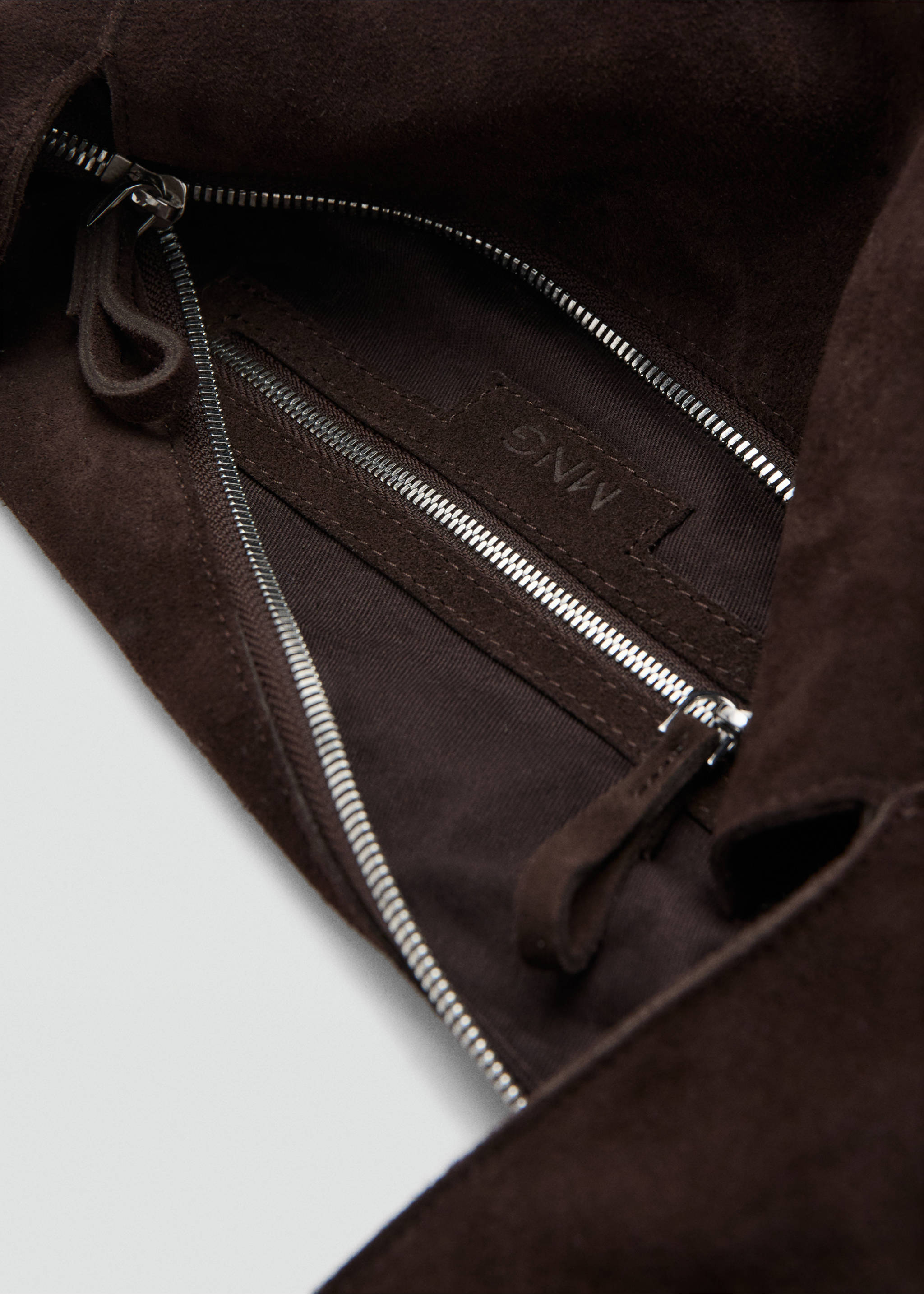Sac fourre-tout suède - Détail de l'article 1, Chocolat. Ref: 27054435-00.