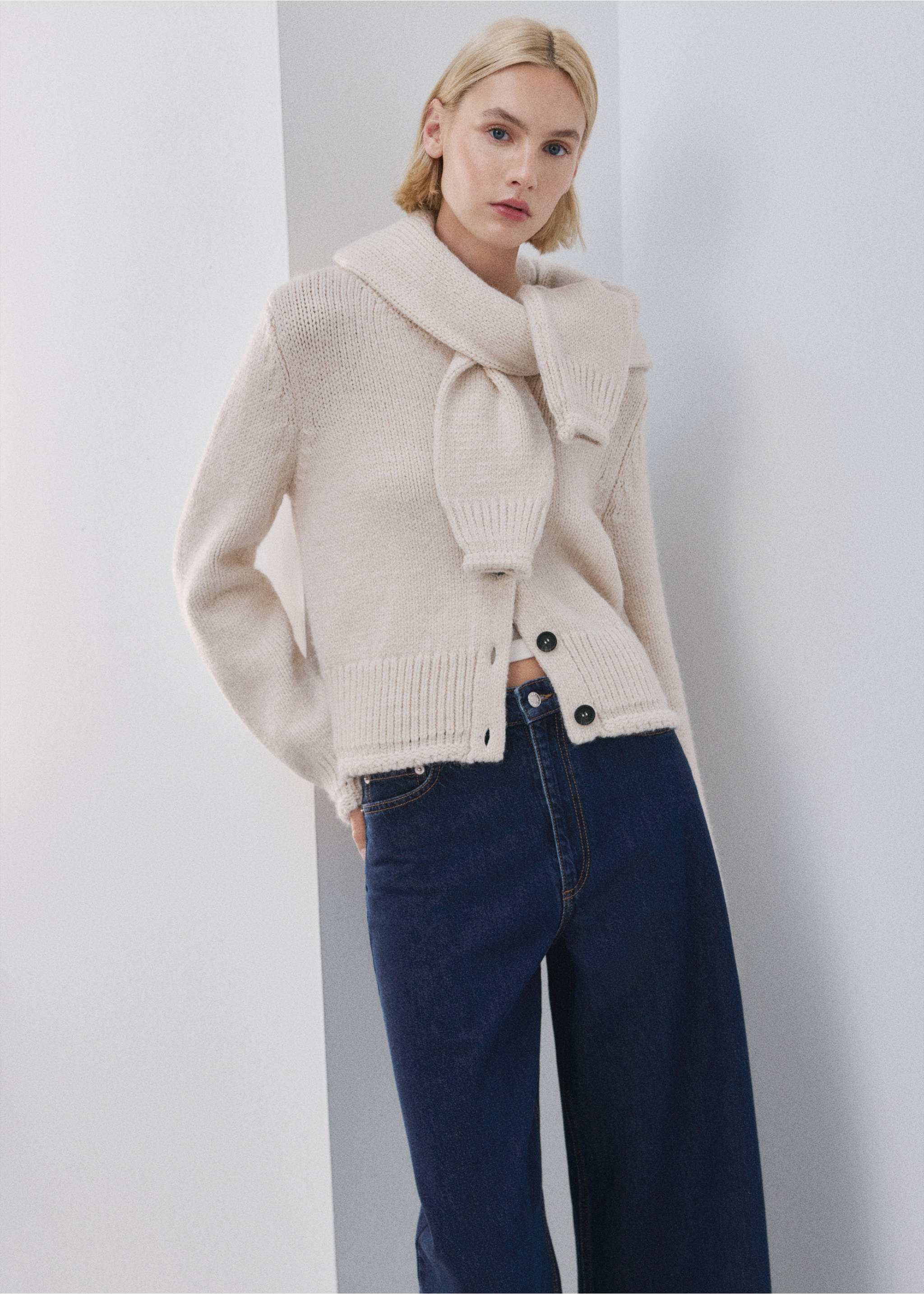 Wide leg mid-rise jeans - Details of the article 2, Open Blue. Ref: 27054437-00.