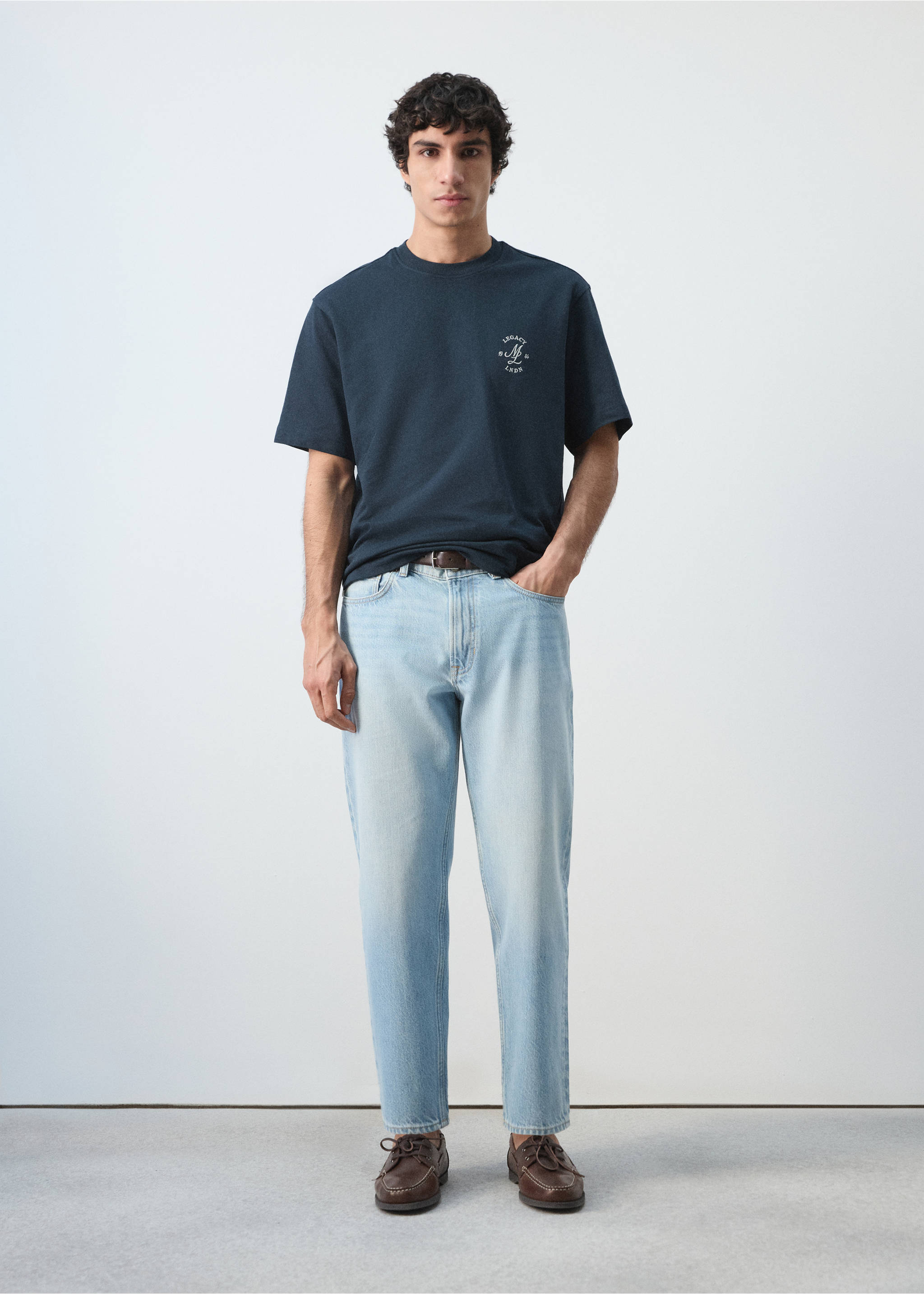 Samarreta heavyweight brodat gràfic - Pla general, Blau marí. Ref: 27054438-00.