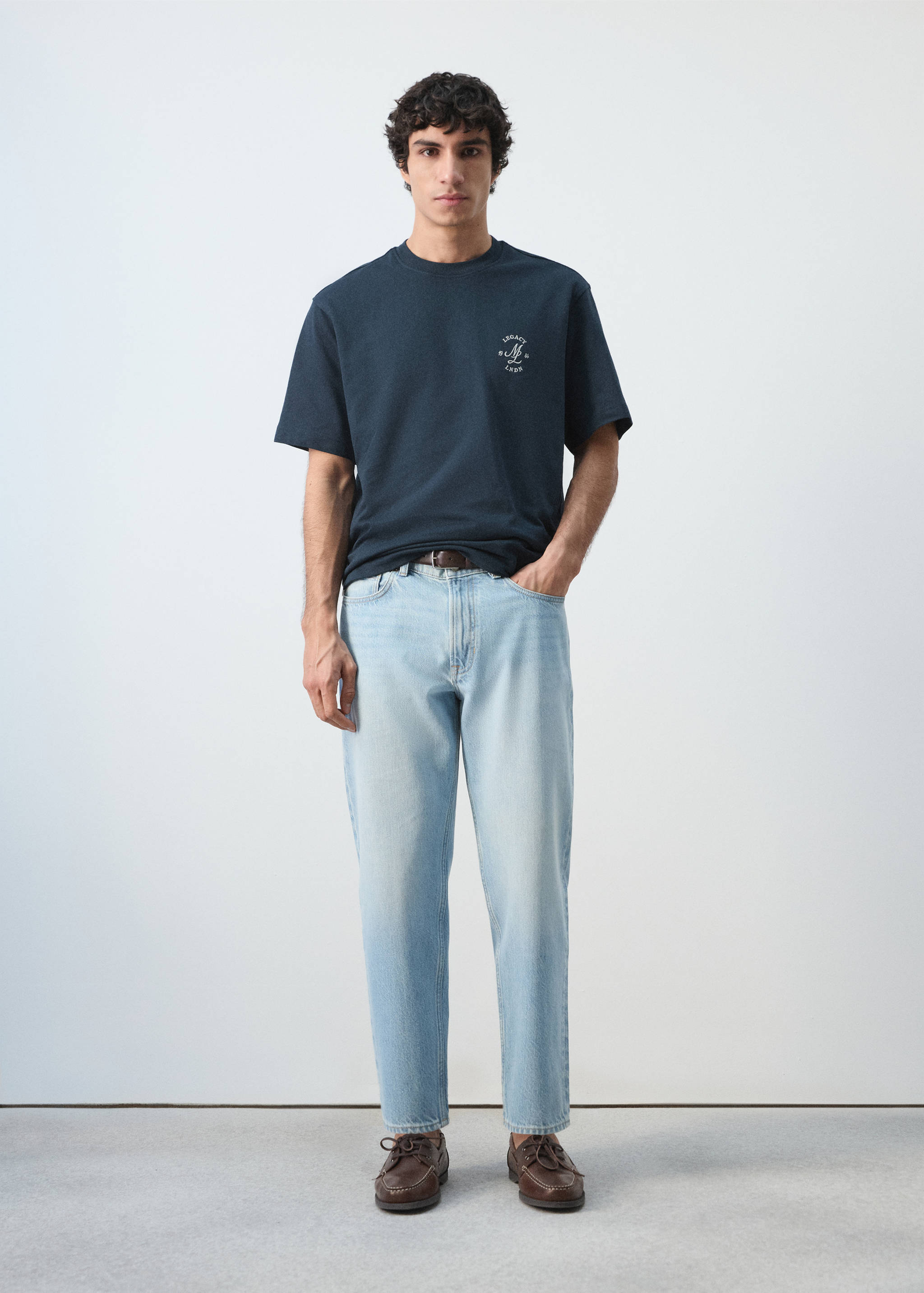 Samarreta heavyweight brodat gràfic - Pla general