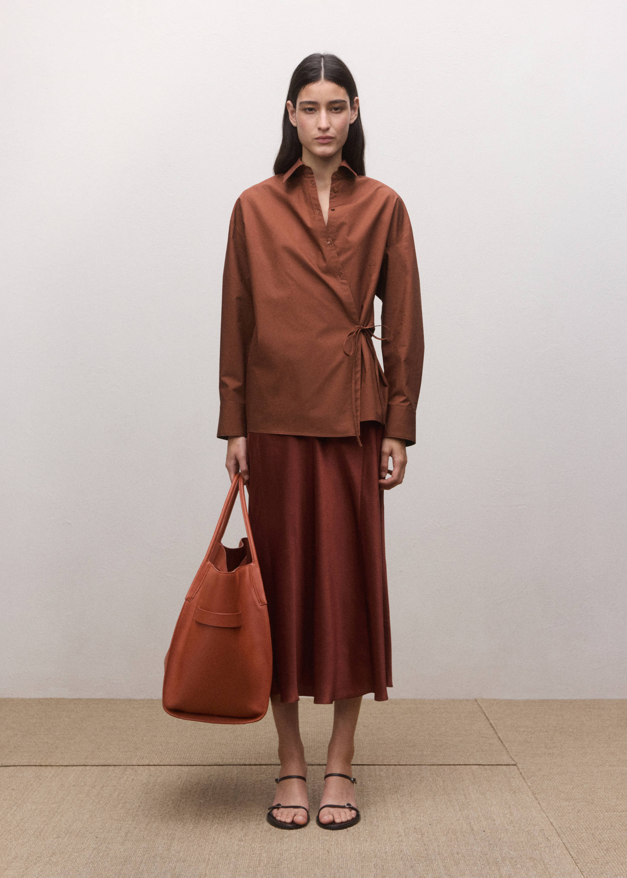 Camisa de algodão cruzada - Plano geral