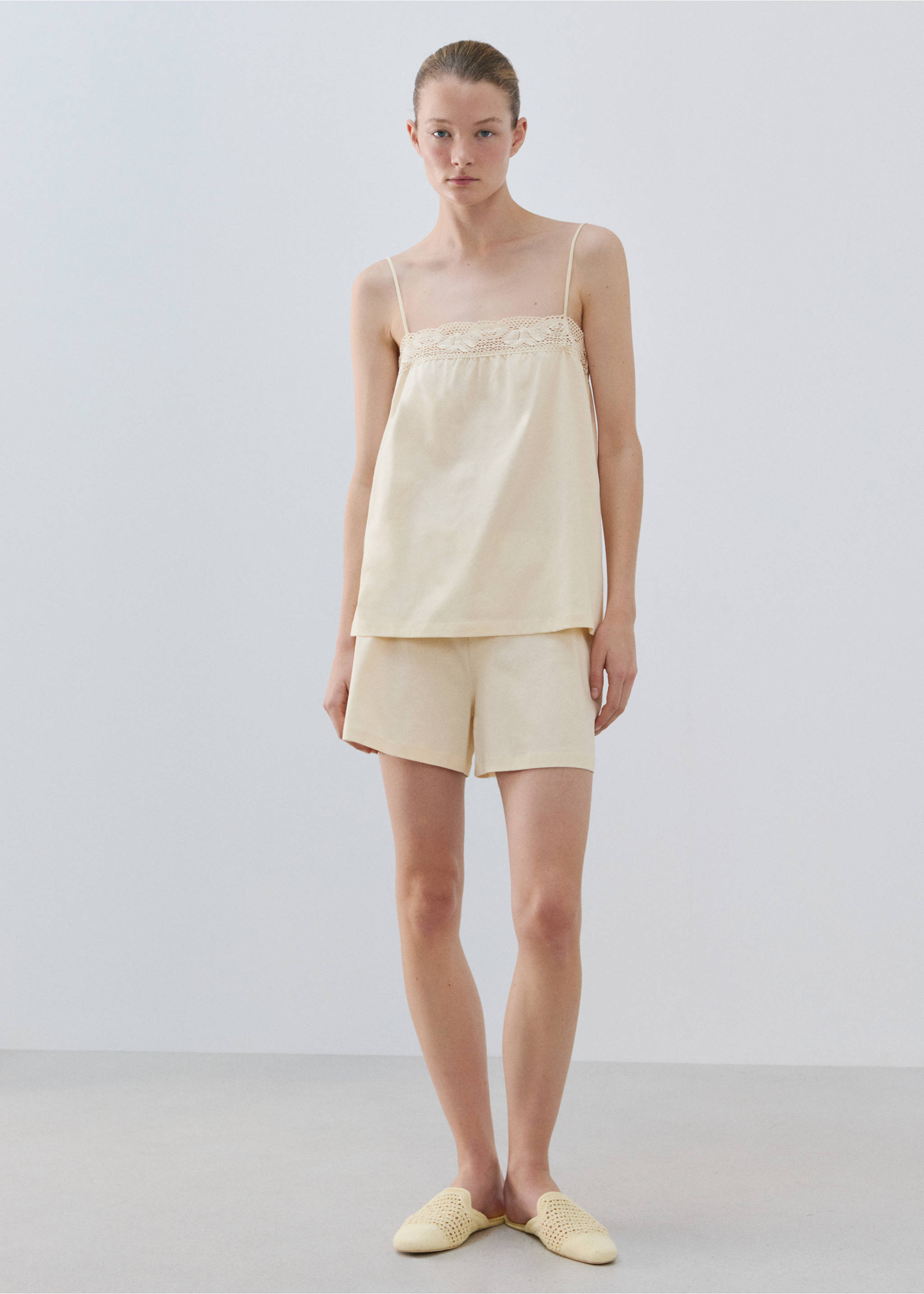 Cotton shorts - General plane, Pastel Yellow. Ref: 27054768-00.