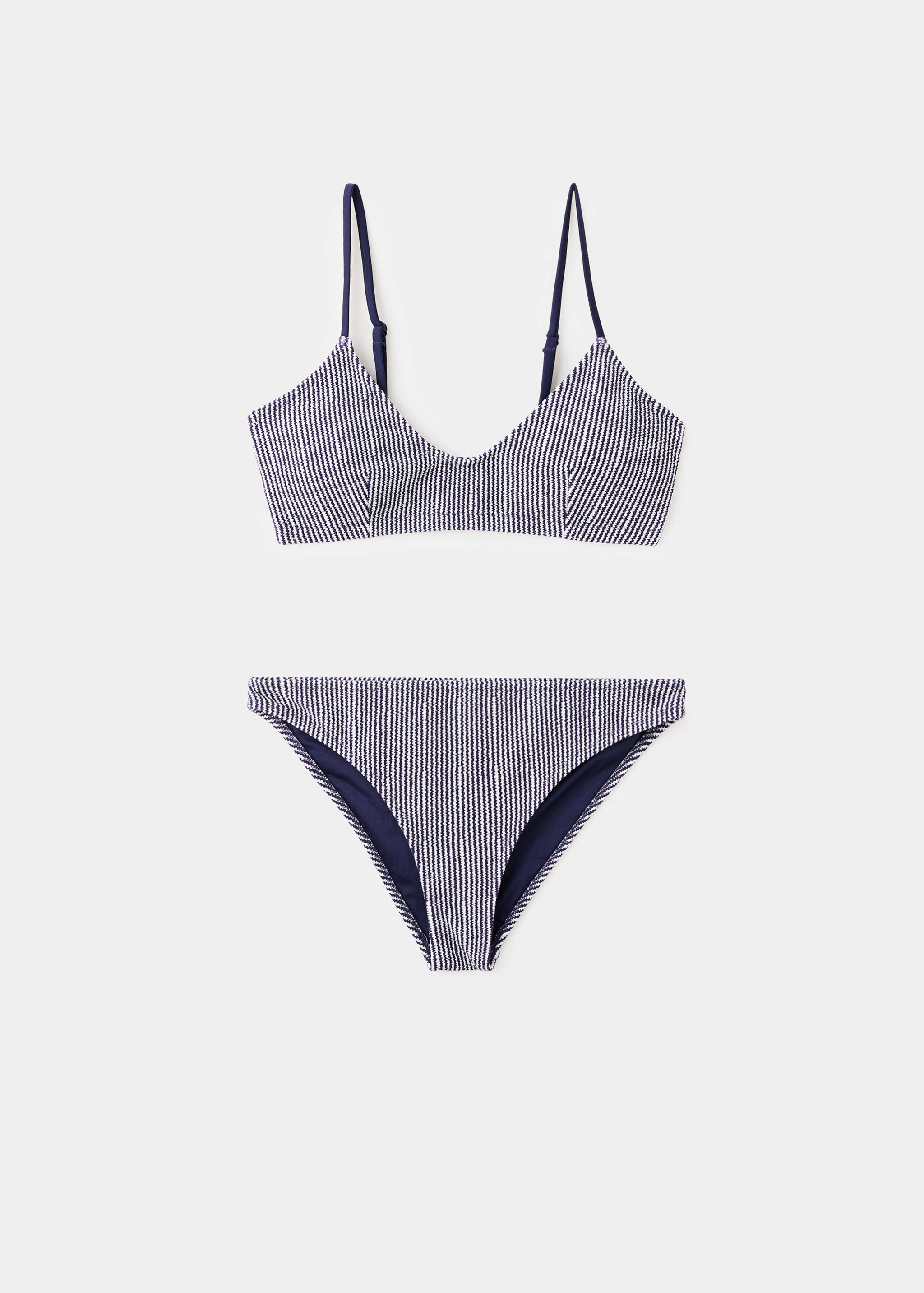 Бикини в полоску с классическими плавками - Изделие без модели