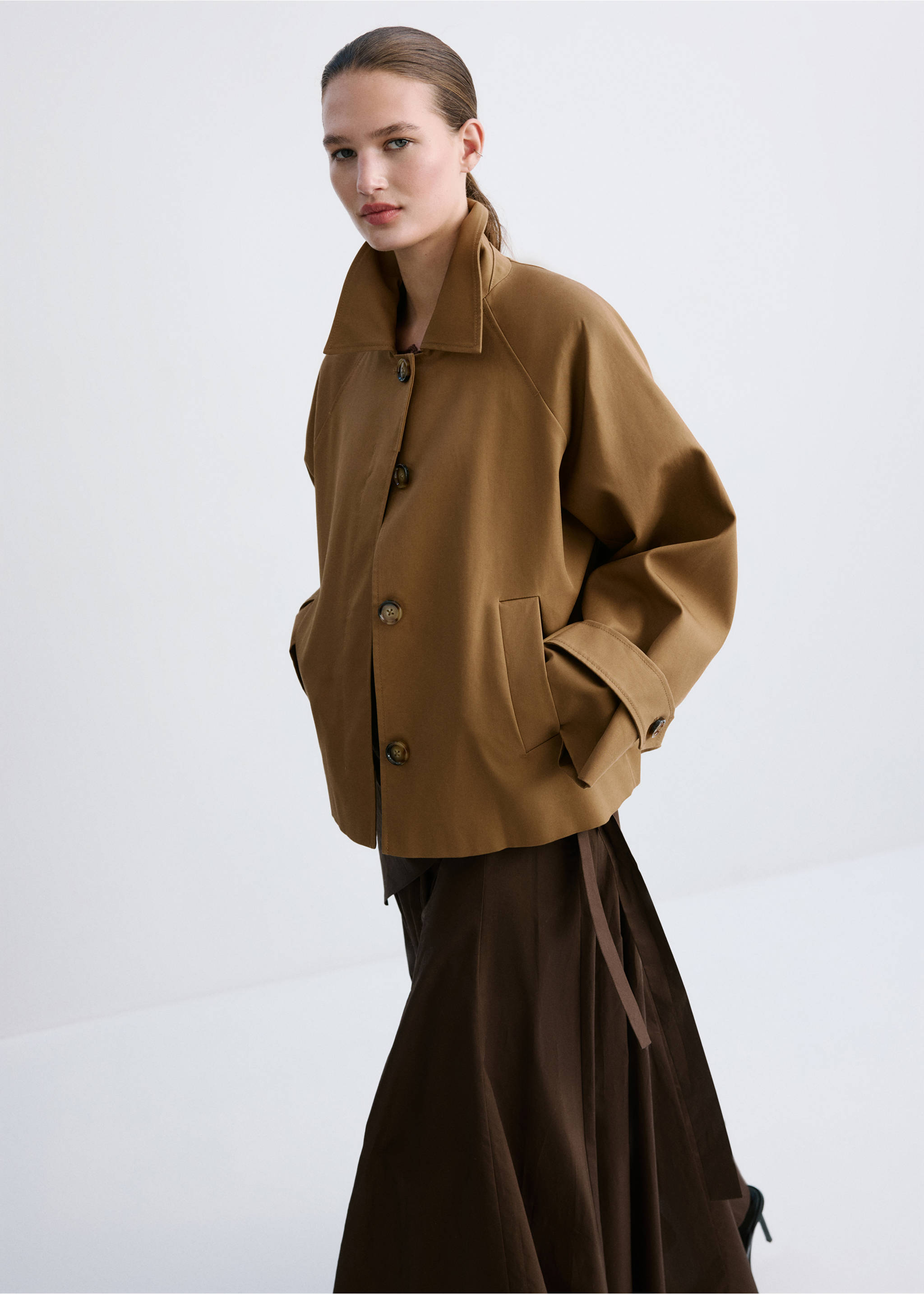 Oversized short trench - Details of the article 1, Medium Brown. Ref: 27054774-00.
