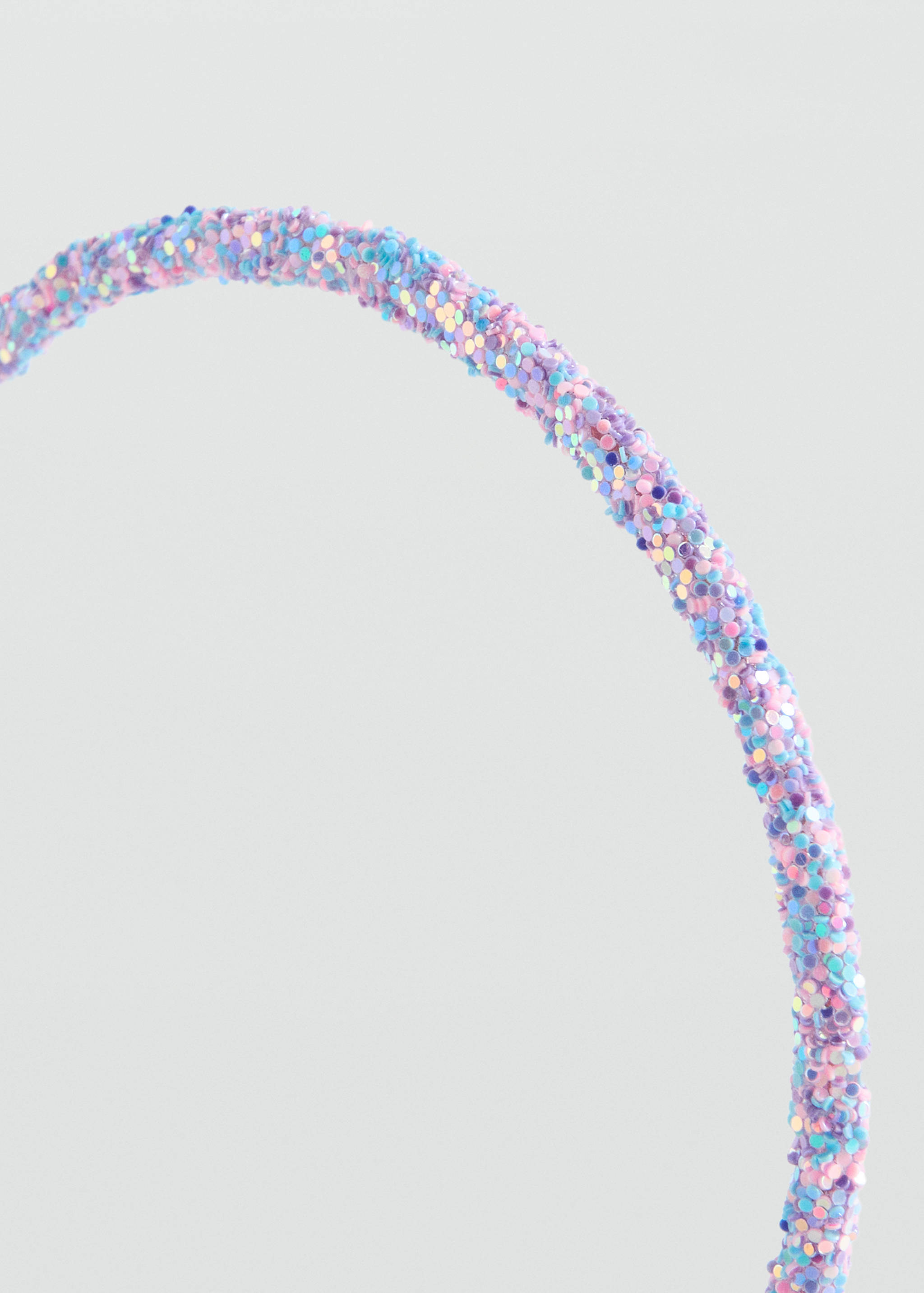 Serre-tête brillant - Plan moyen