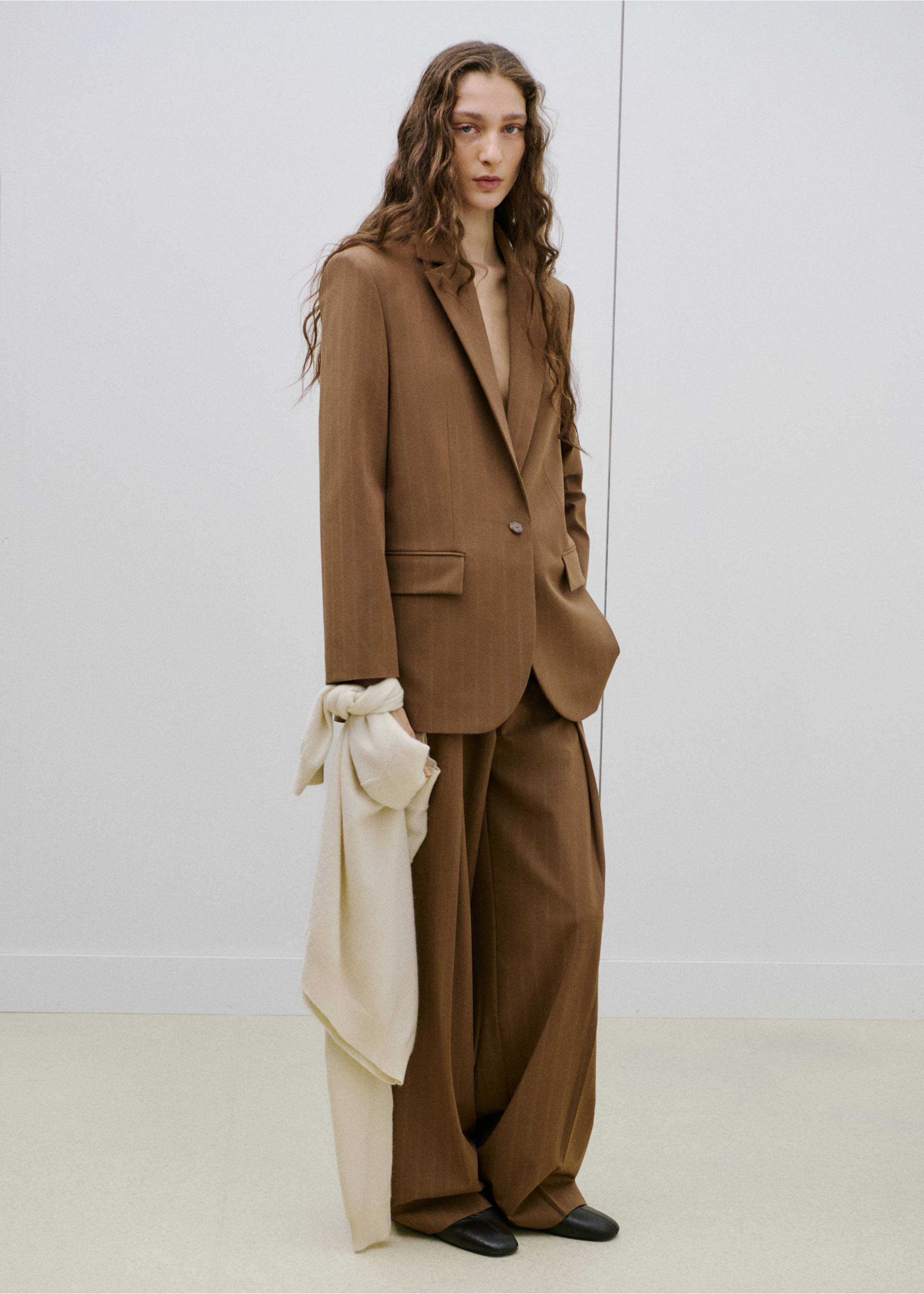 Pinstripe suit trousers - Details of the article 9, Caramel. Ref: 27055156-00.