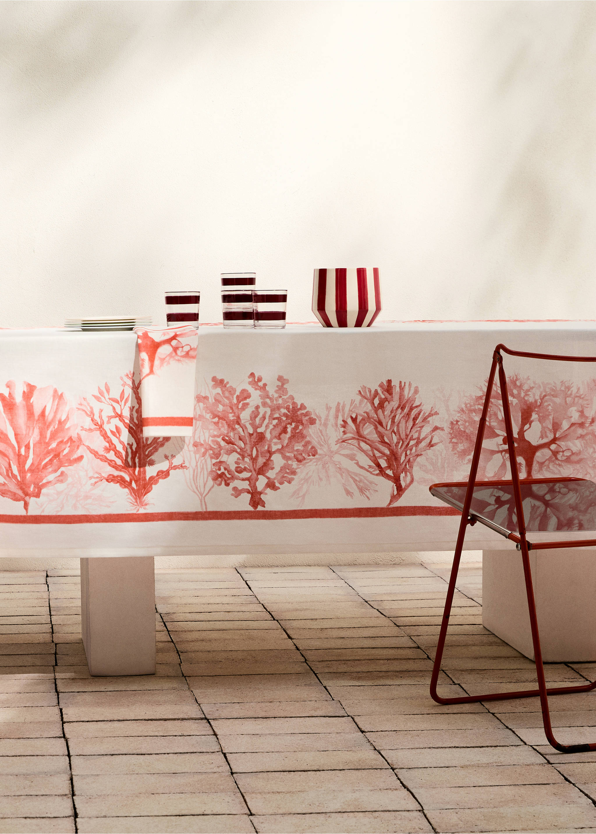 Ubrus s korálovými motivy bavlna a len pro 6 až 8 osob - Celkový náhled, Bílá. Ref: 27055159-00.