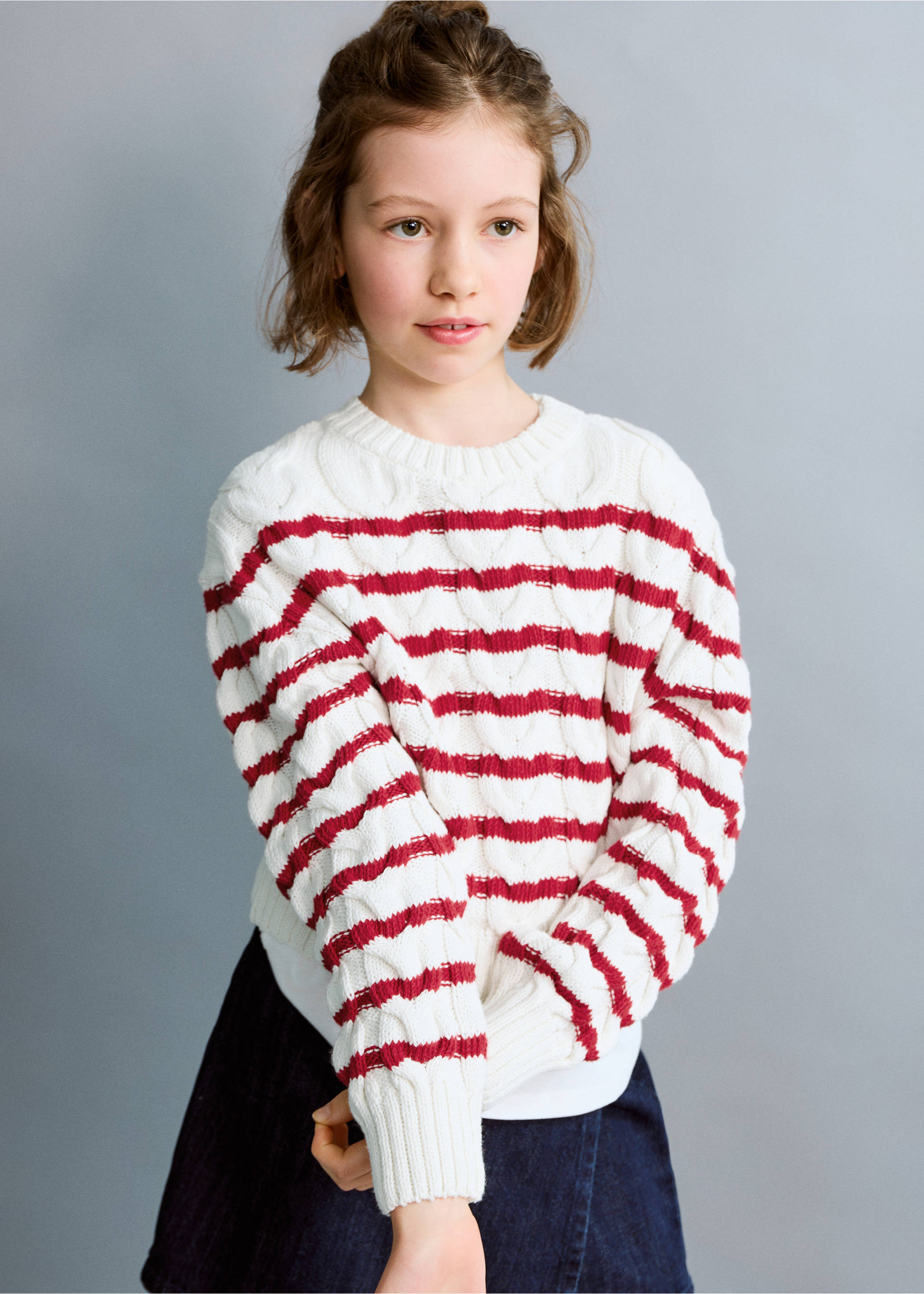 Saç örgülü ve çizgili kazak - Orta plan, Kırmızı. Ref: 27055166-00.