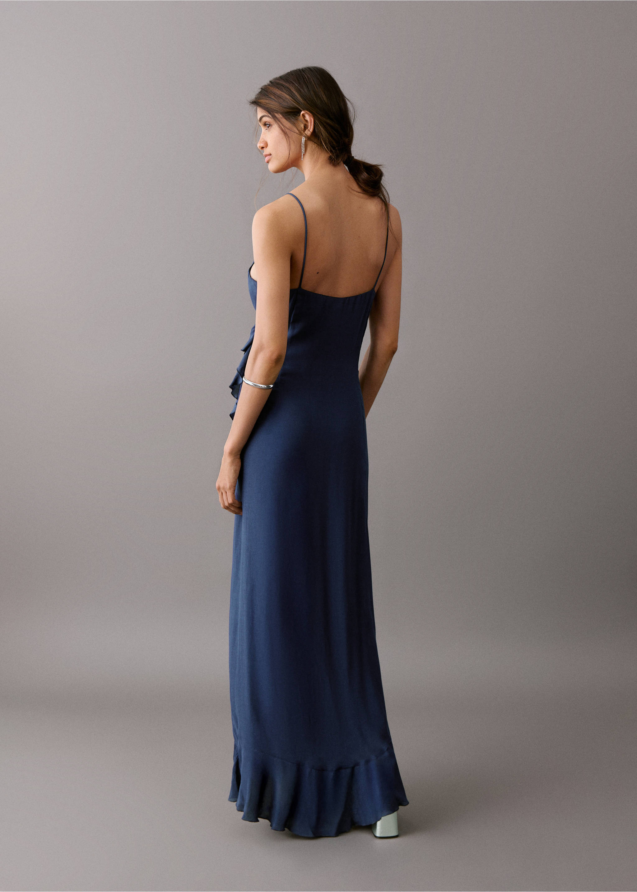 Струящееся платье с воланами - Обратная сторона изделия, Глубокий темно-синий. Ref: 27055808-00.