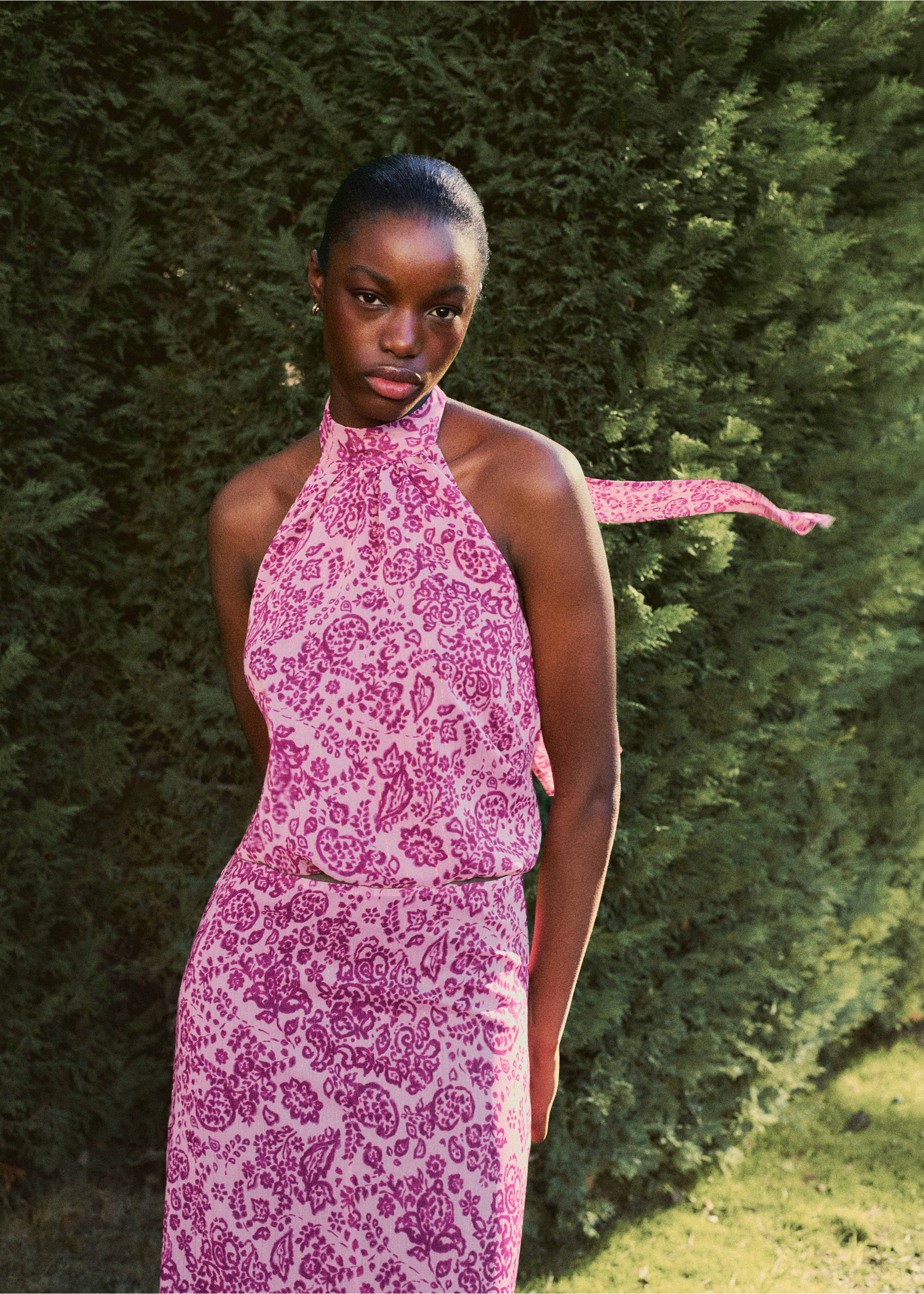 Brusa halter estampada - Detall de l'article 6, Rosa. Ref: 27055811-00.