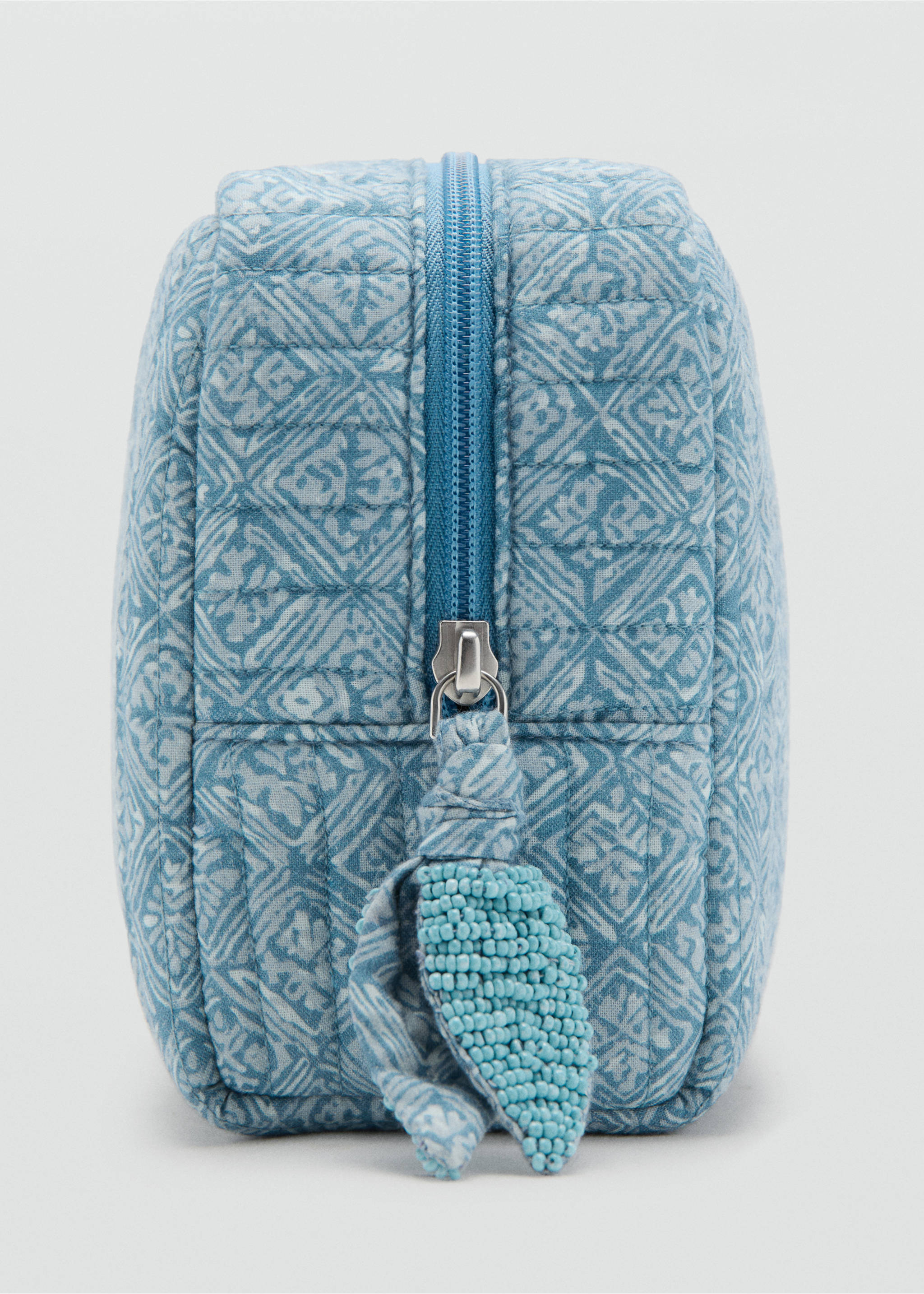 Printed cosmetic bag - Details of the article 1, Green. Ref: 27055813-00.