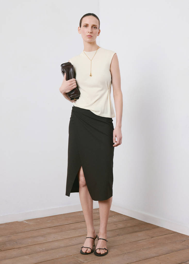 Side gathered knitted top — Ecru