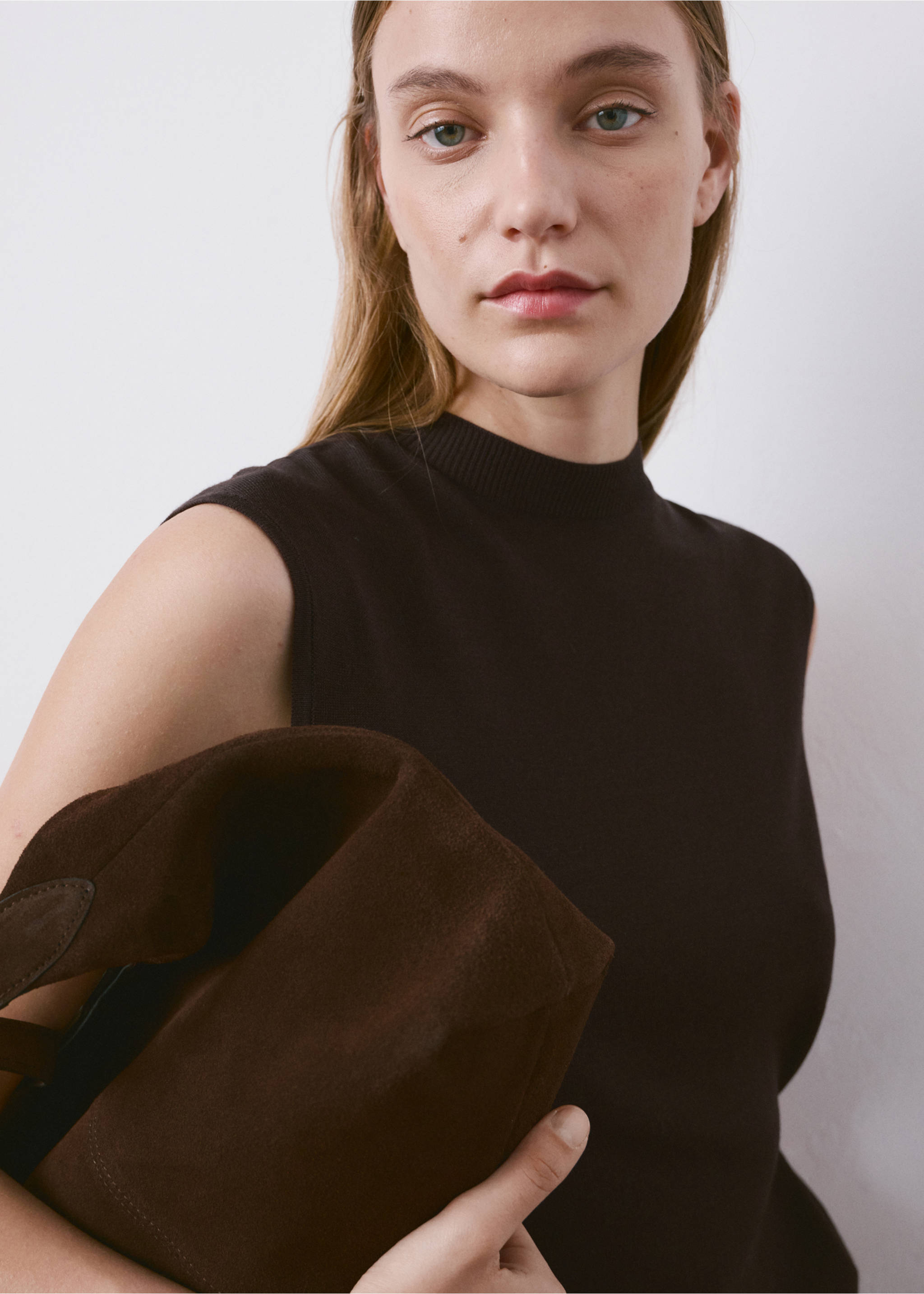 Side gathered knitted top - Details of the article 1, Chocolate. Ref: 27055819-00.