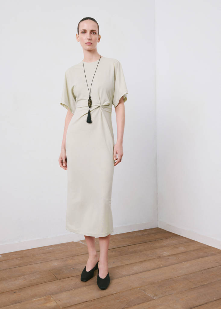 Side gathered details dress — Ecru