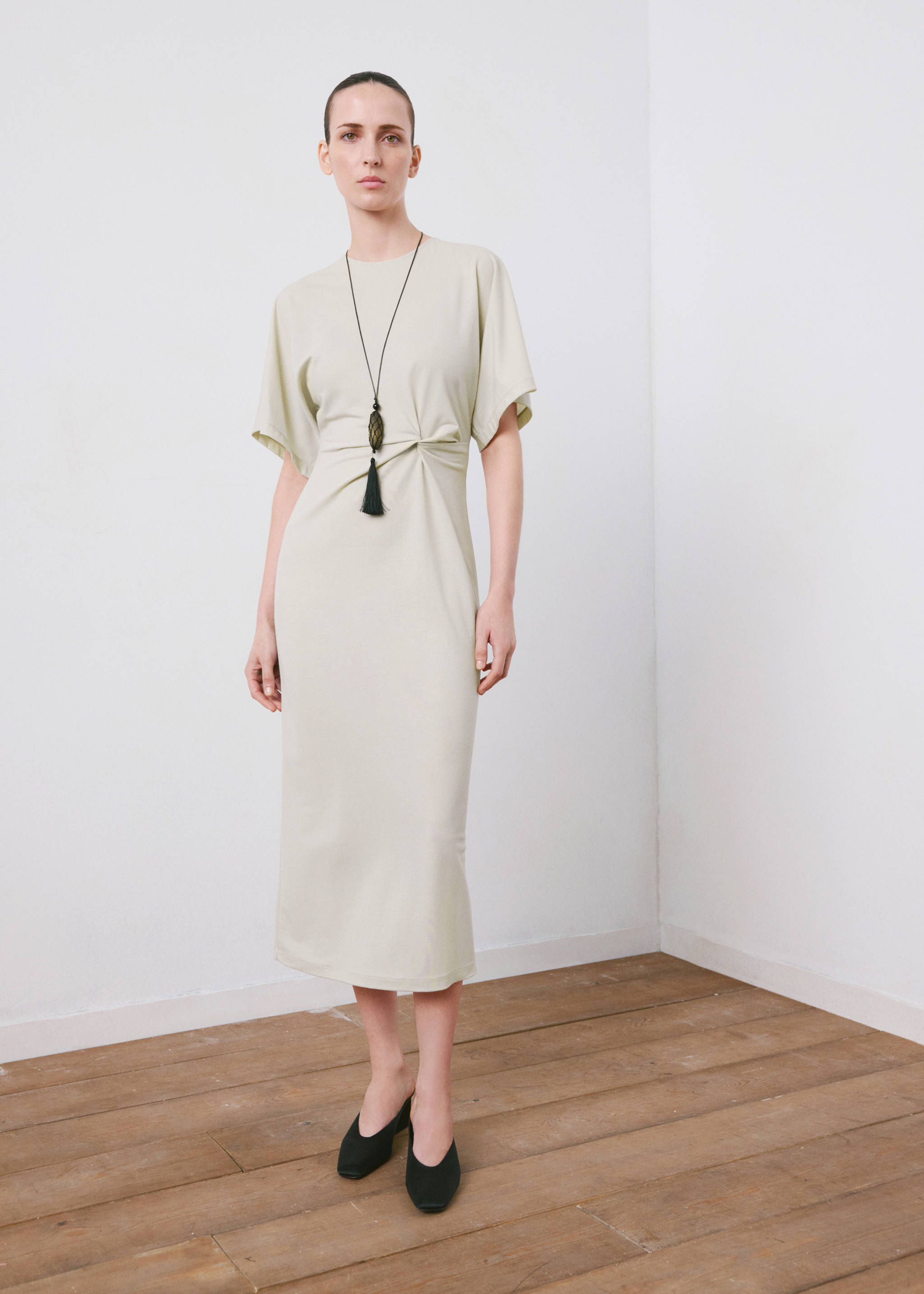 Side gathered details dress - General plane