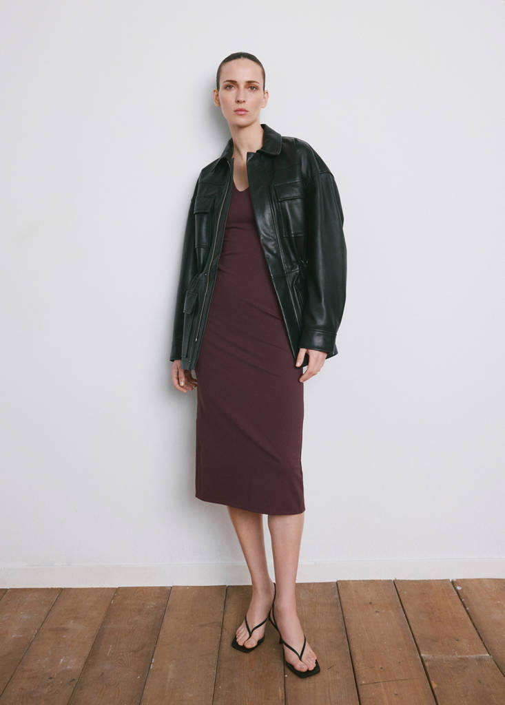 Fitted V-neck dress — Burgundy