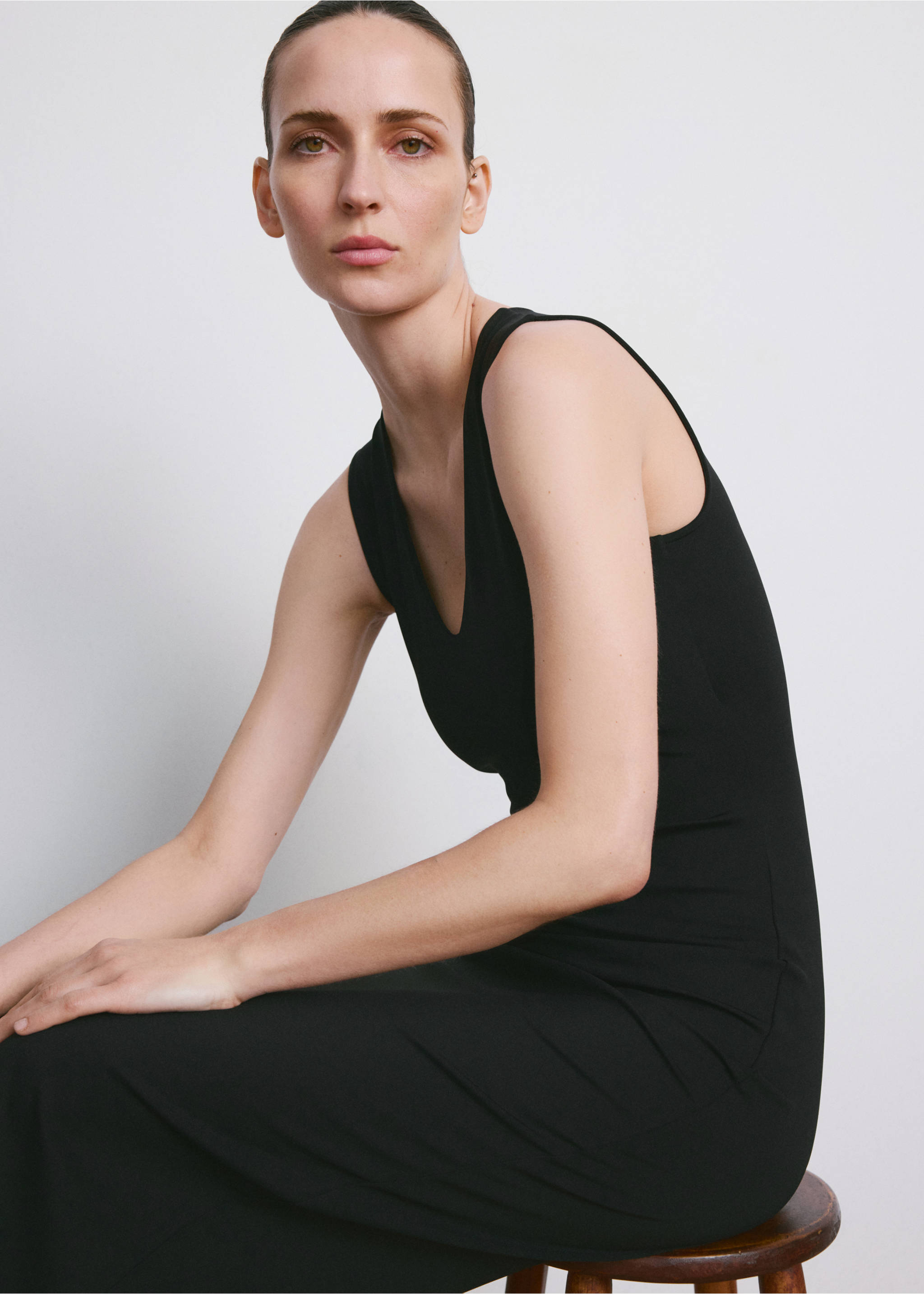 Fitted V-neck dress - Details of the article 1, Black. Ref: 27055828-00.