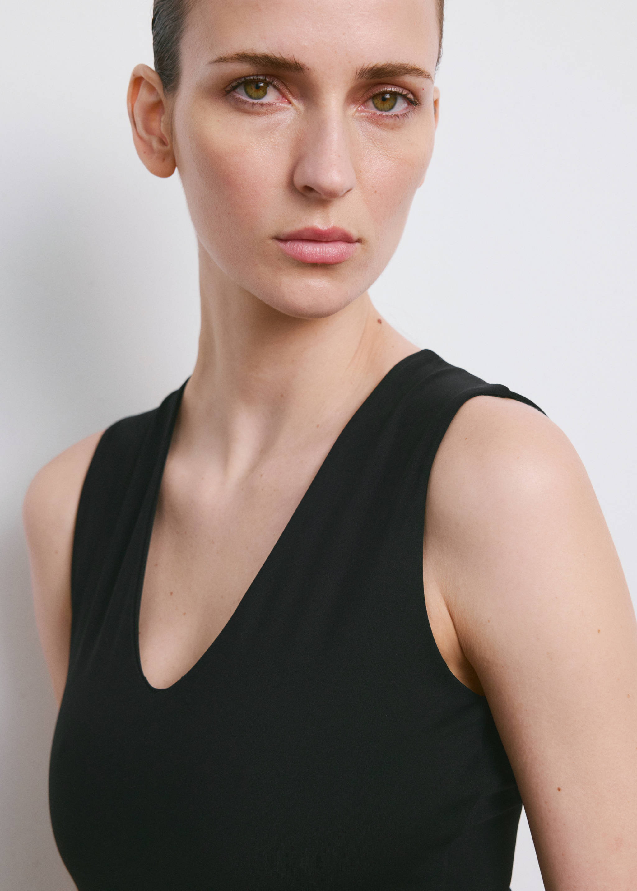 Robe ajustée col en V - Détail de l'article 2