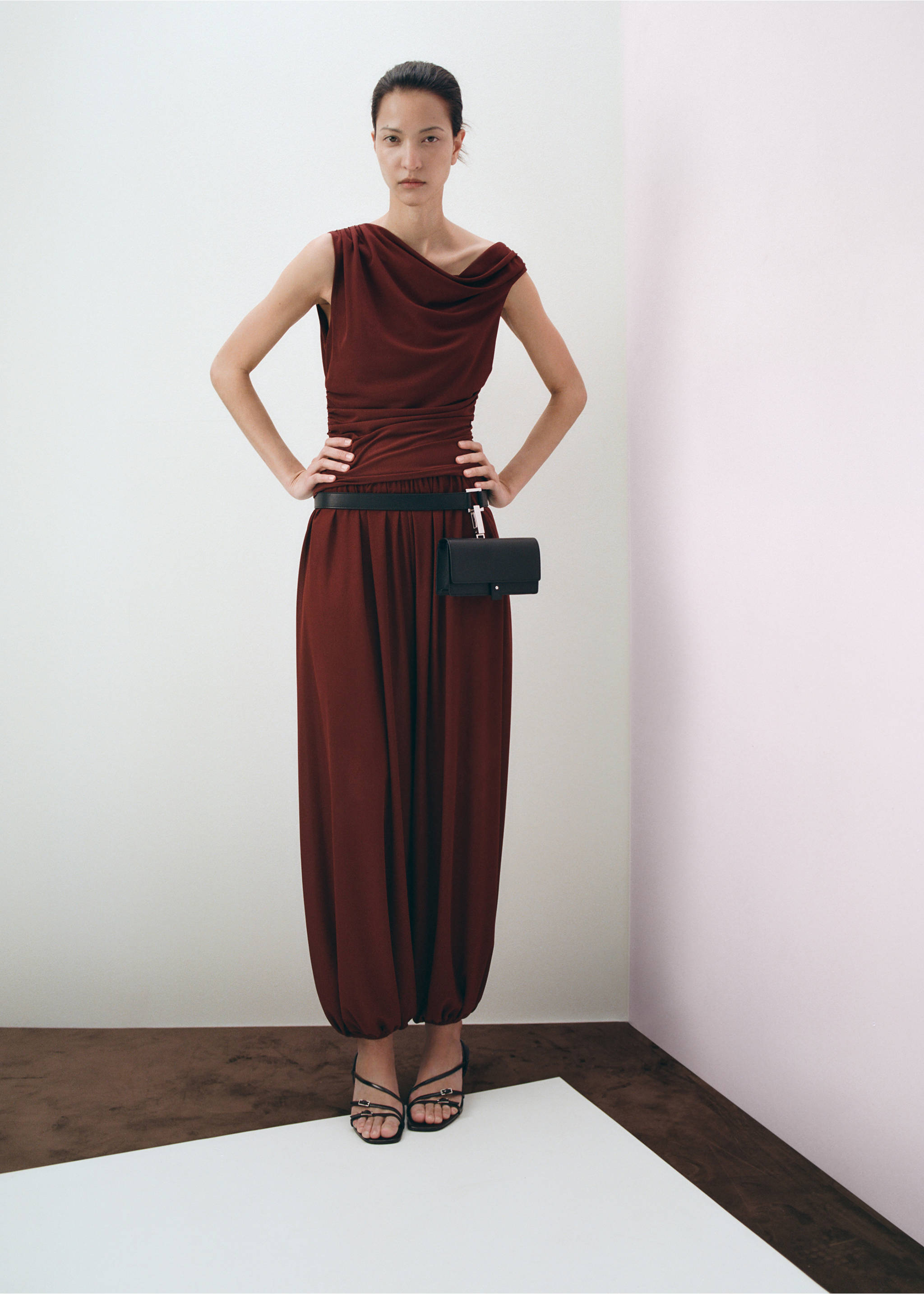 Асимметричная футболка со сборками - Общий план, Красно-коричневый. Ref: 27055832-00.