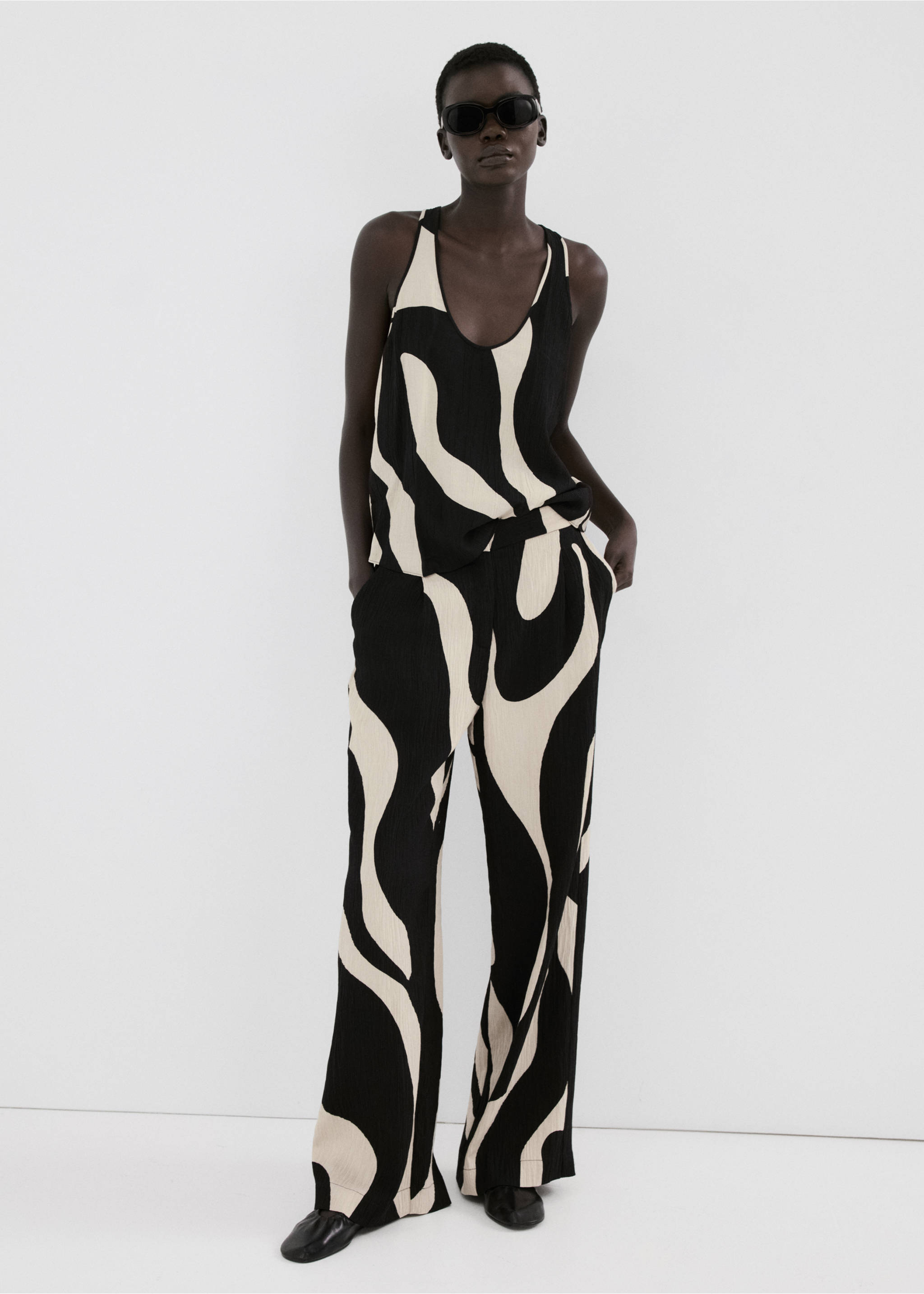 توب قصير مطبوع - رؤية عامة, أسود. Ref: 27055833-00.