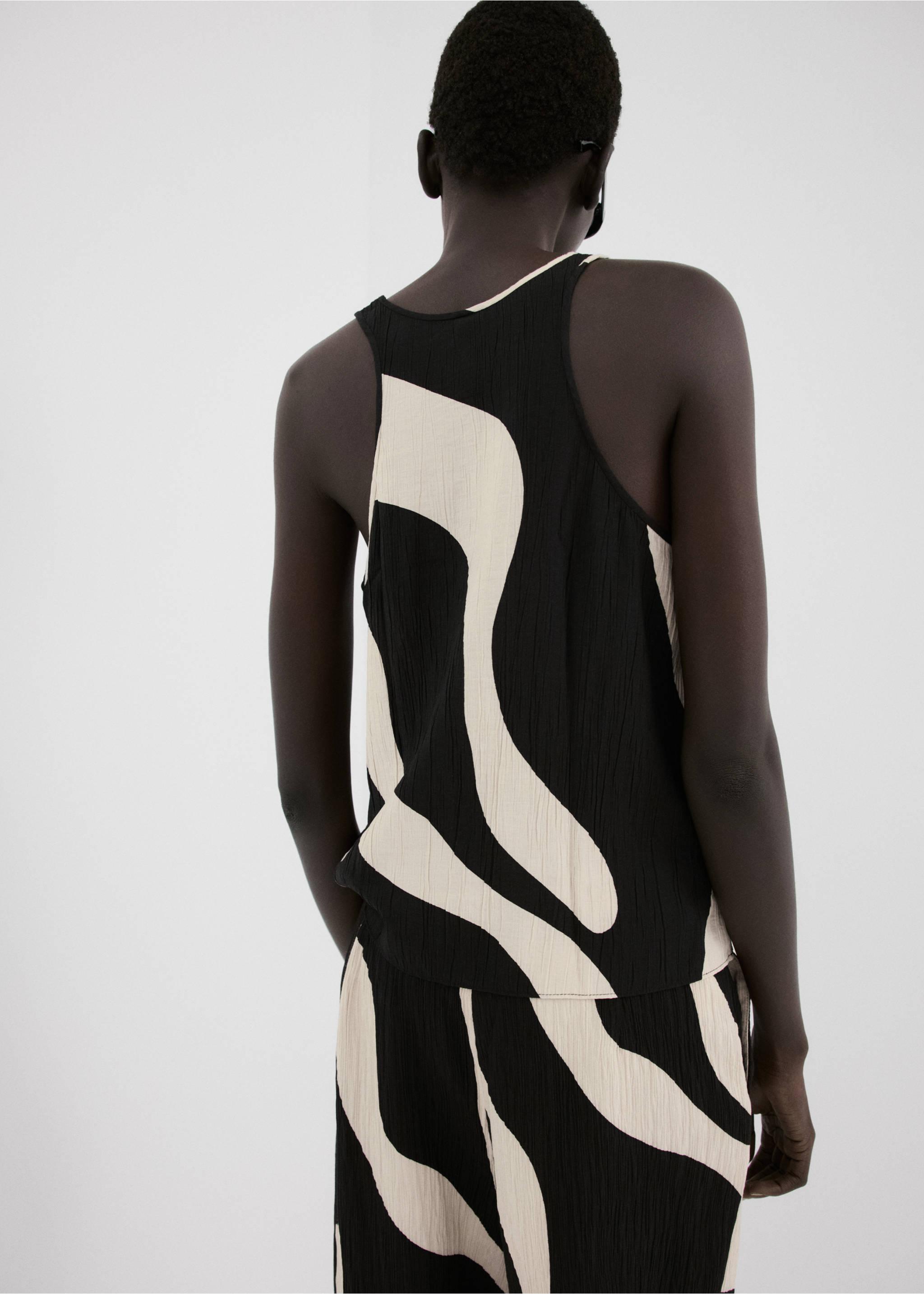 توب قصير مطبوع - الجهة الخلفية للمنتج, أسود. Ref: 27055833-00.