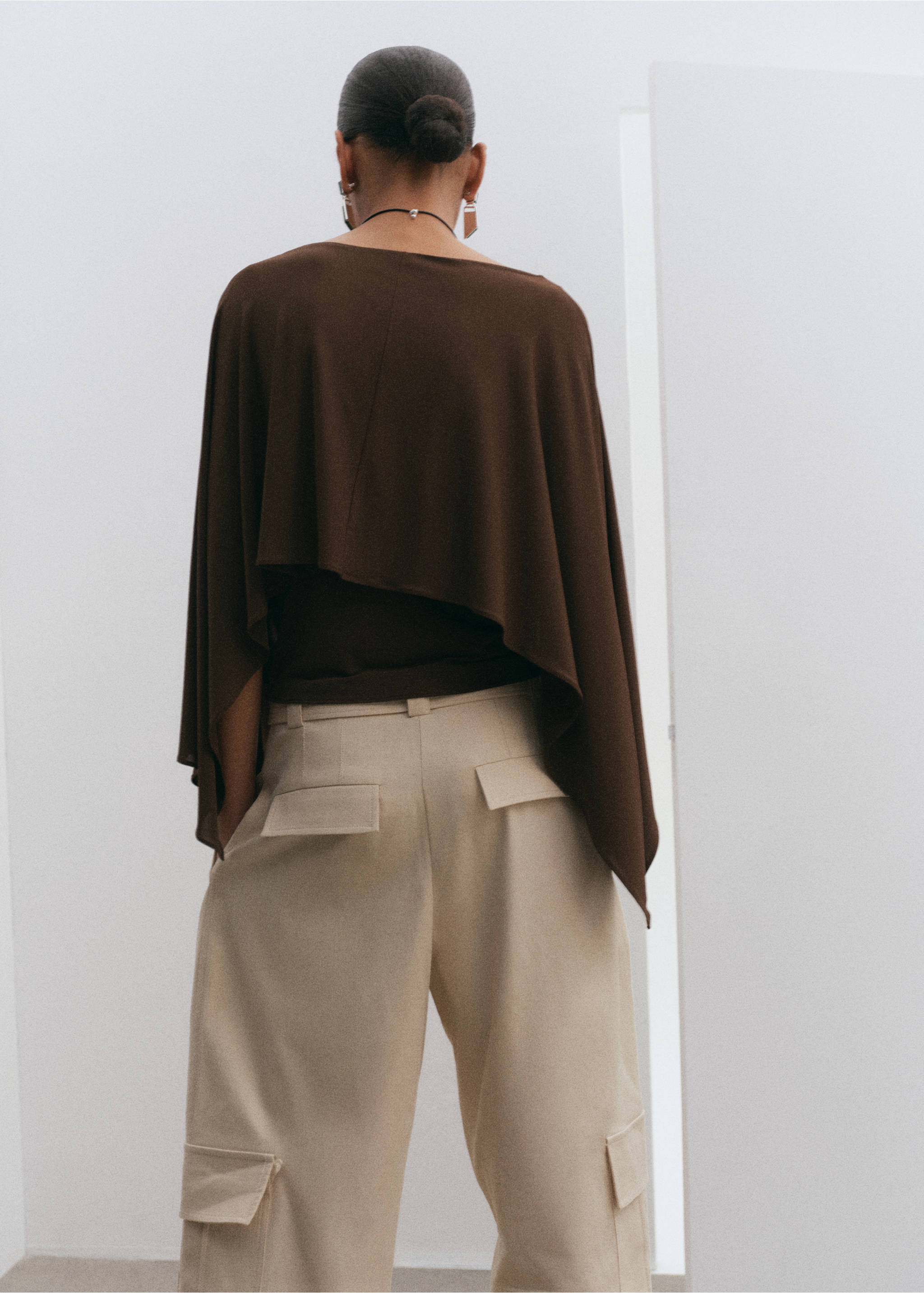 Blusa de manga a três-quartos - Verso do artigo, Castanho. Ref: 27055838-00.