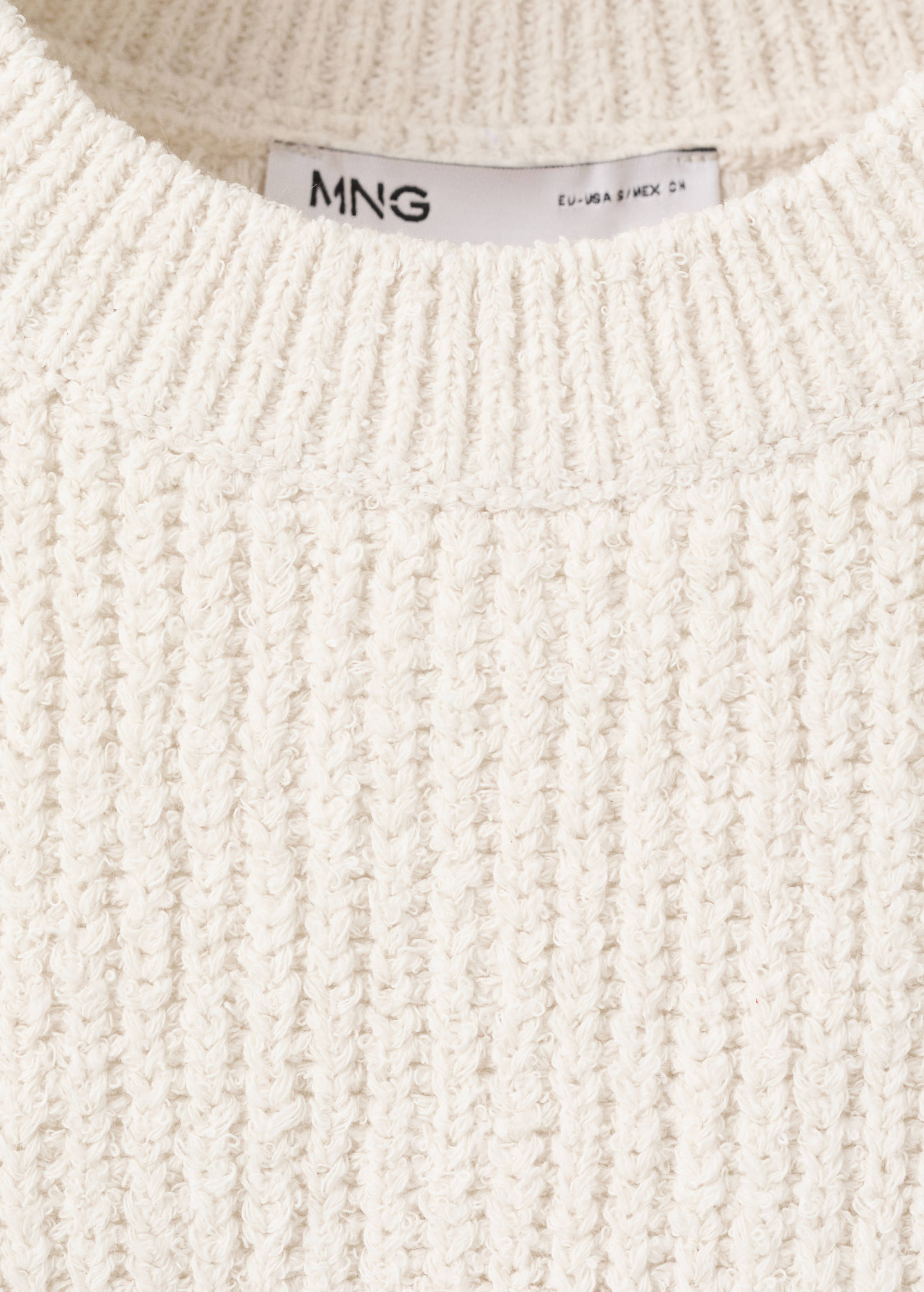 Top de malha com debrum de renda - Pormenor do artigo 8