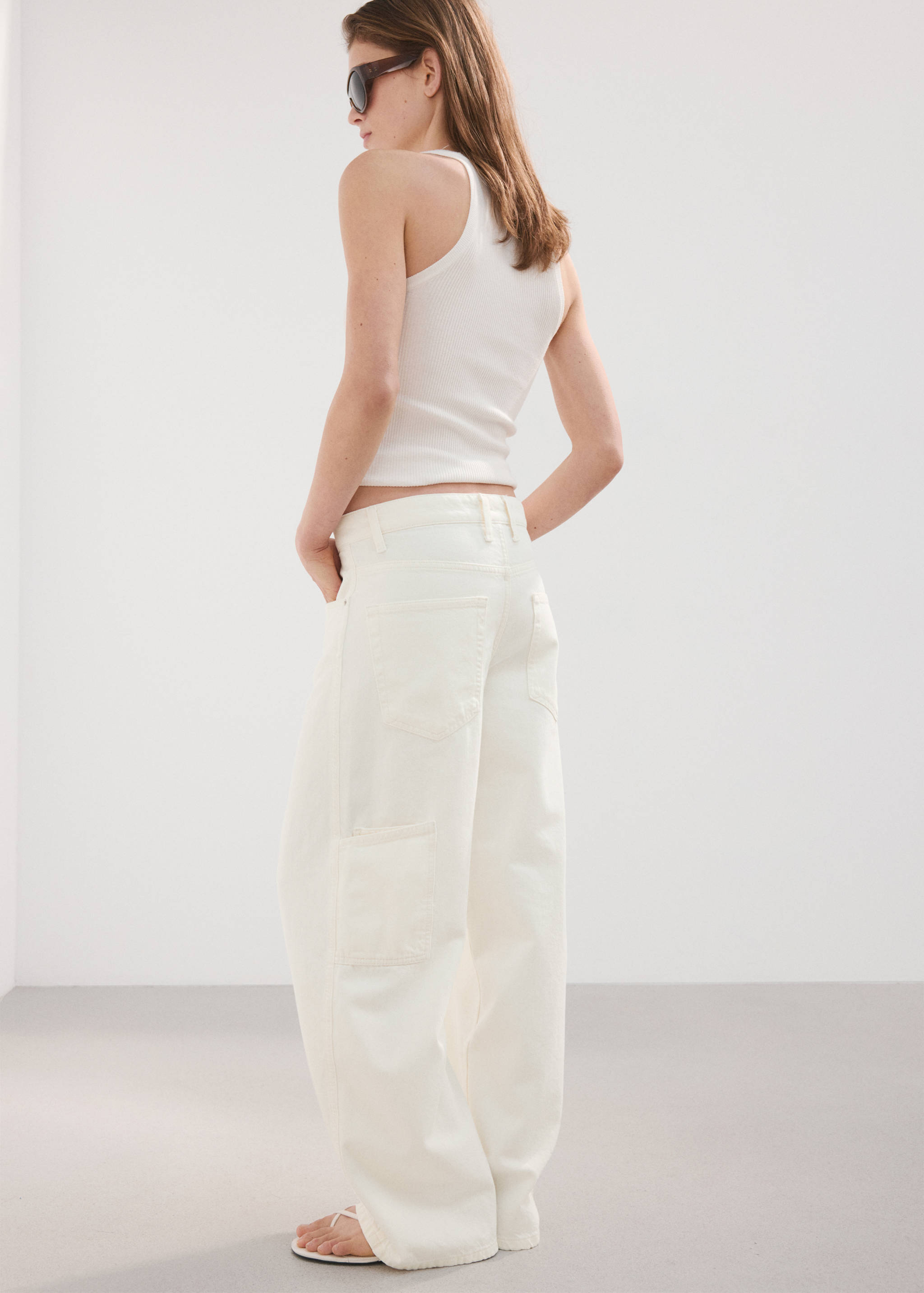 High-rise balloon jeans - Reverse of the article