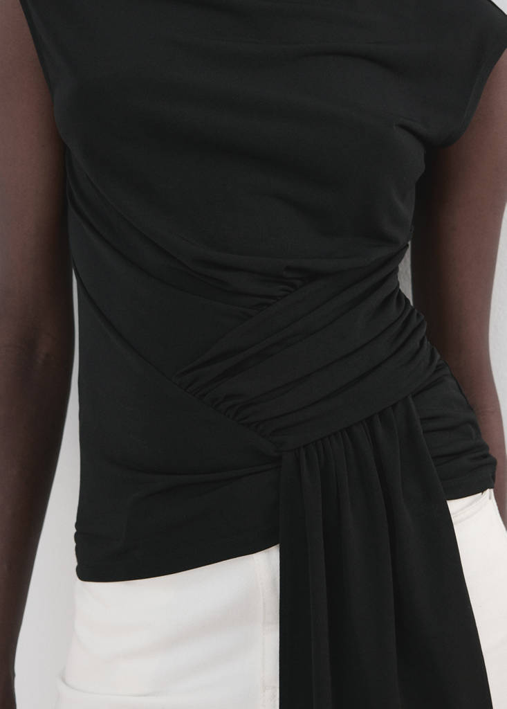 Ruched detail top — Black