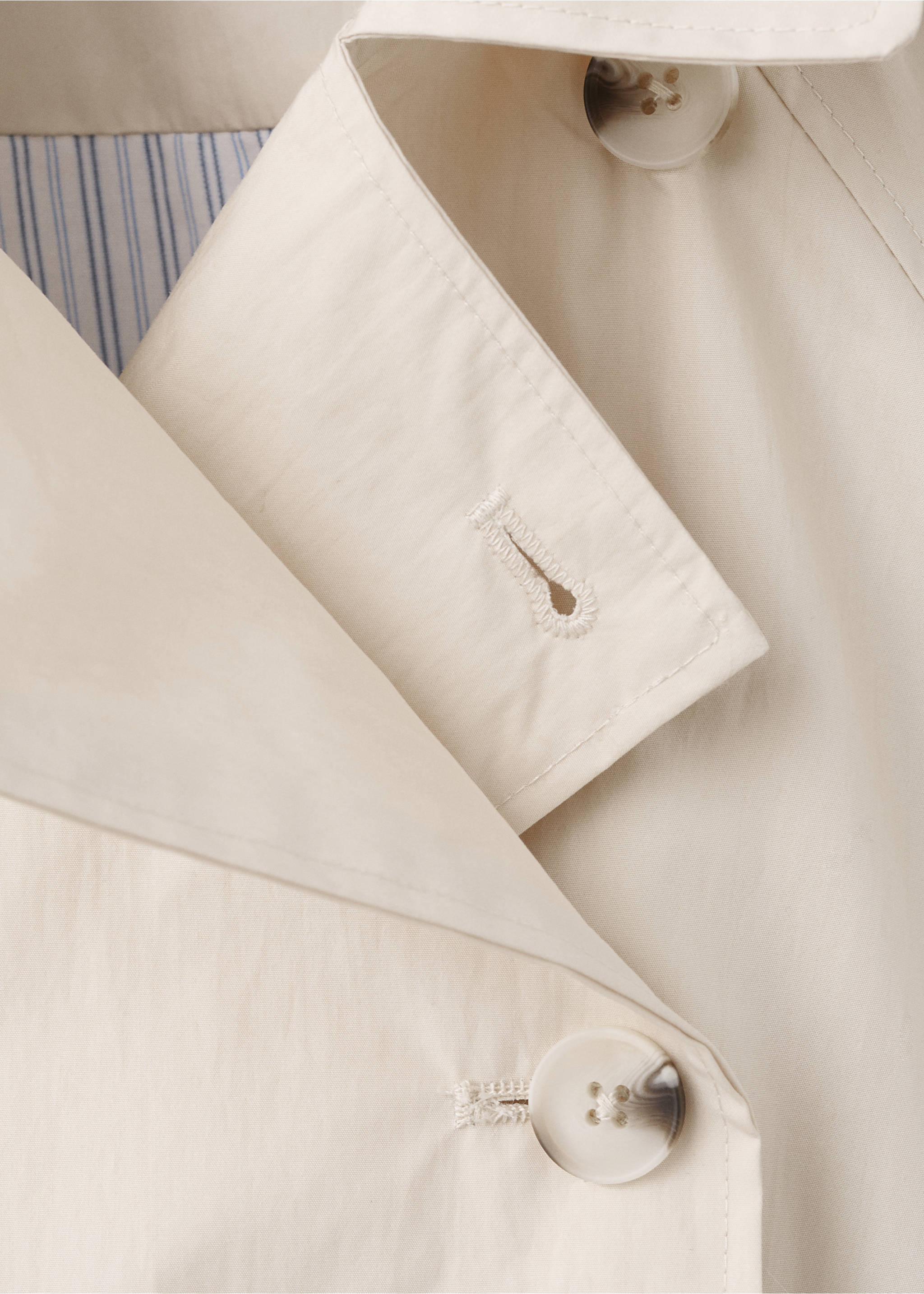 Double-breasted trench coat - Details of the article 8, Ecru. Ref: 27055930-00.