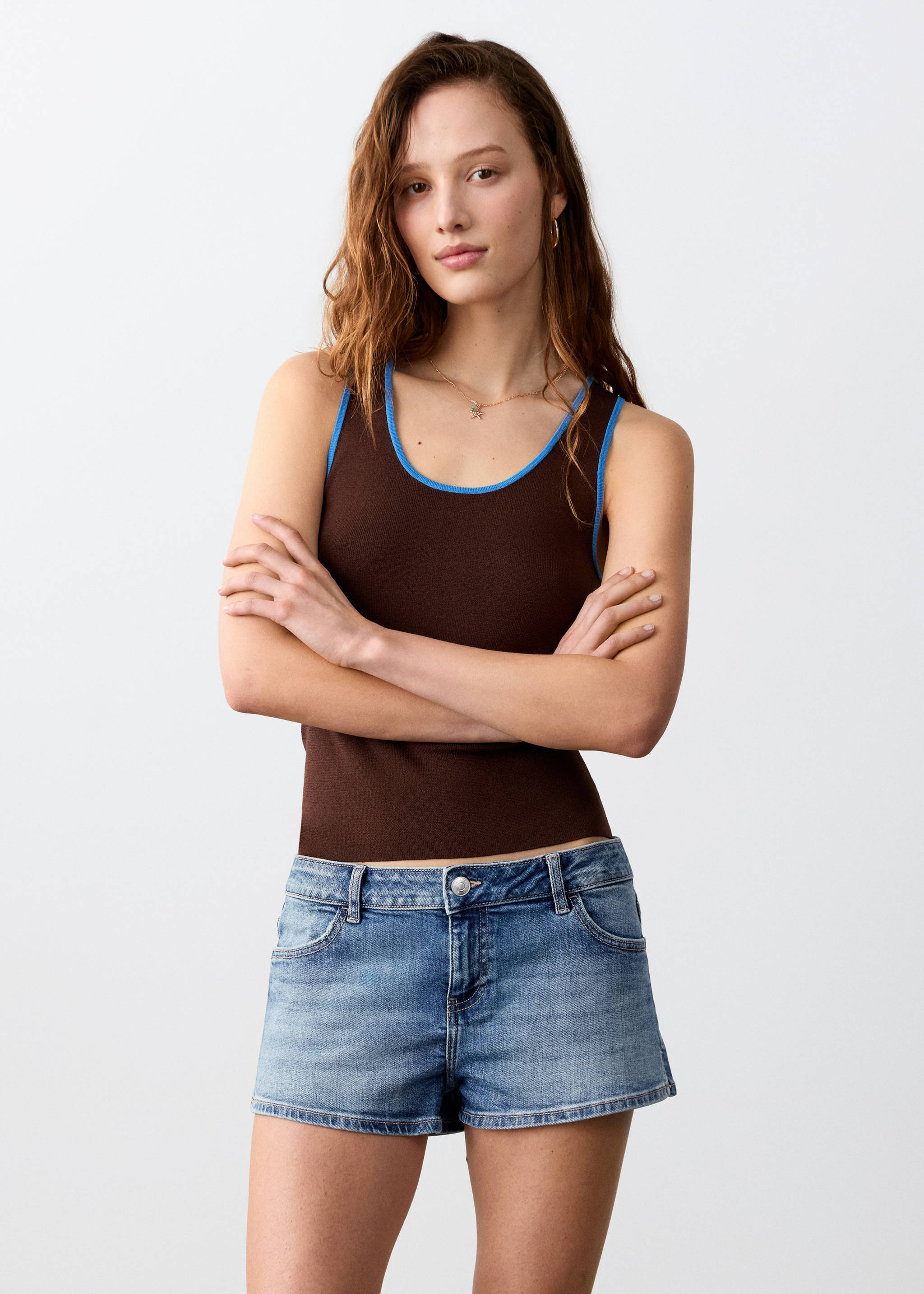 Shorts microfit tir baix - Pla mig