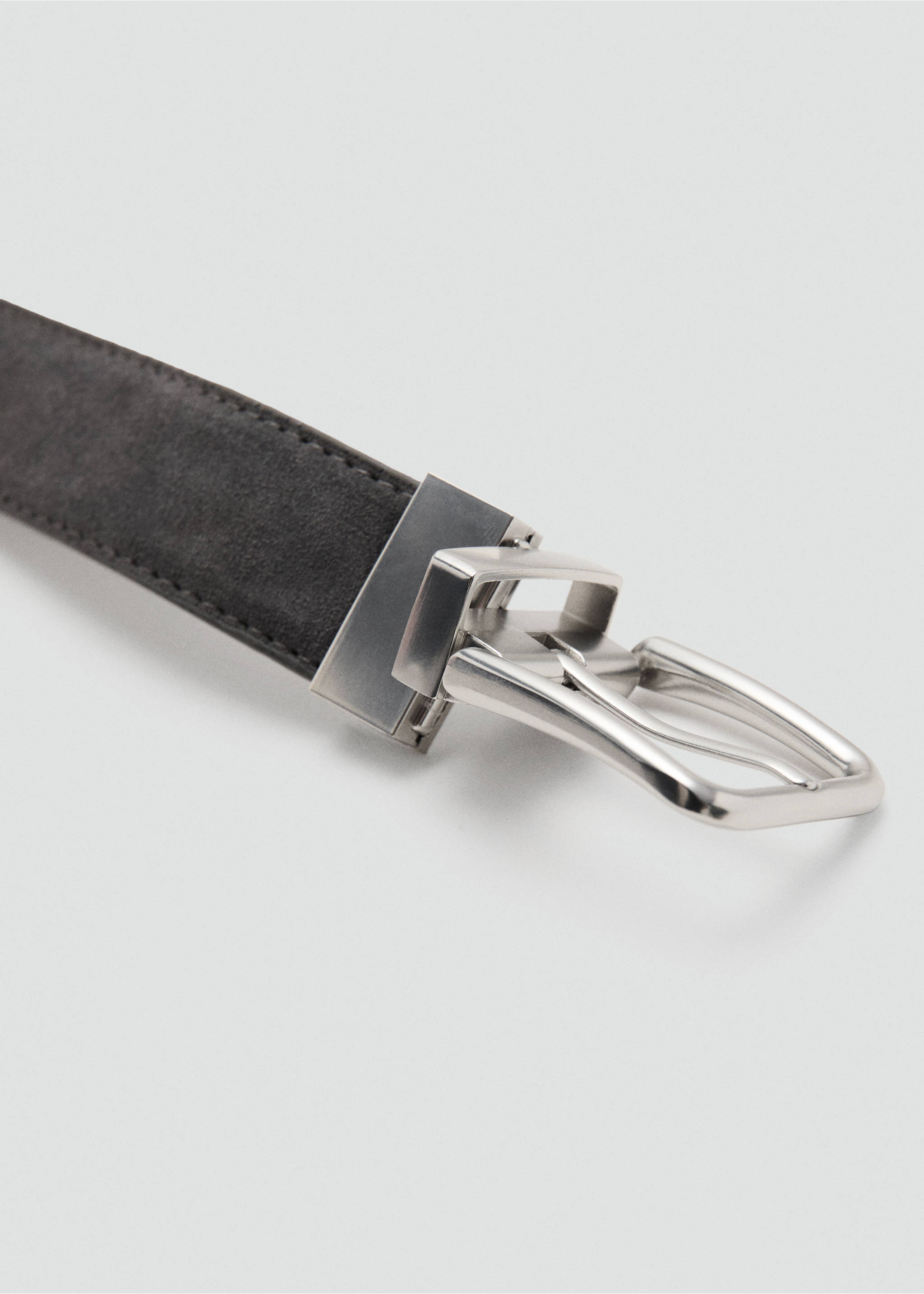 Reversible suede leather belt - Details of the article 2, Sand. Ref: 27055942-00.