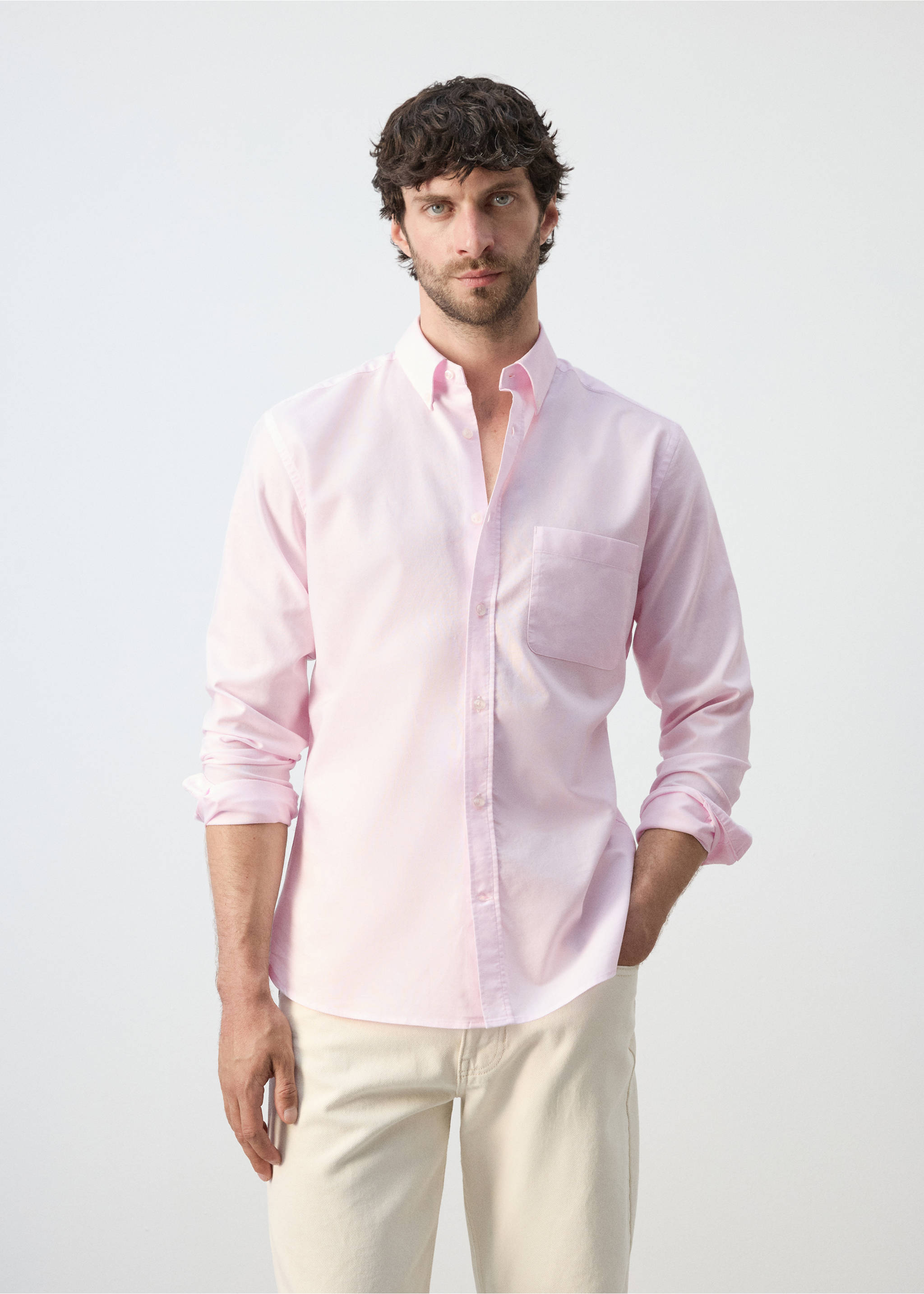 Легкая оксфордская рубашка классического кроя из 100% хлопка - Средний план, Пастельно-розовый. Ref: 27055946-00.