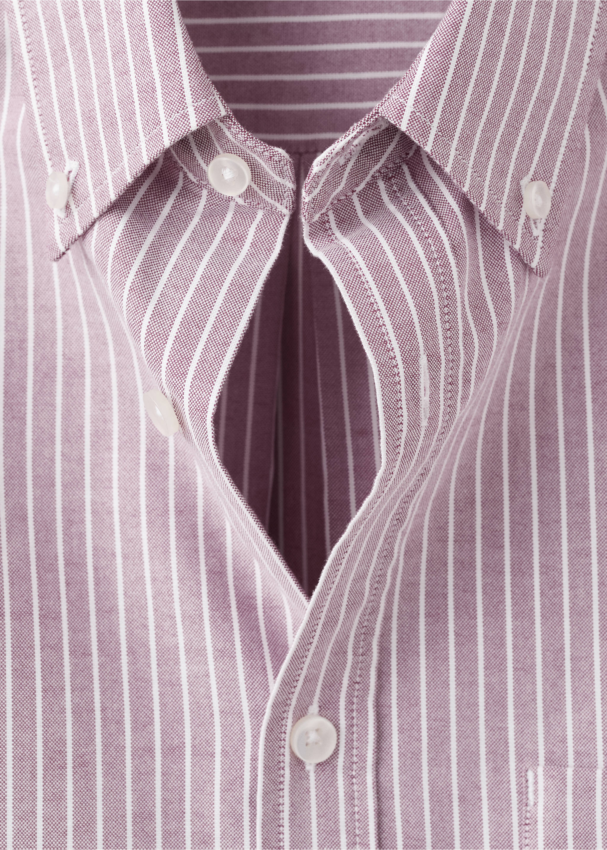 Camisa Oxford regular fit 100% cotó ratlles - Detall de l'article 8, Cirera. Ref: 27055947-00.