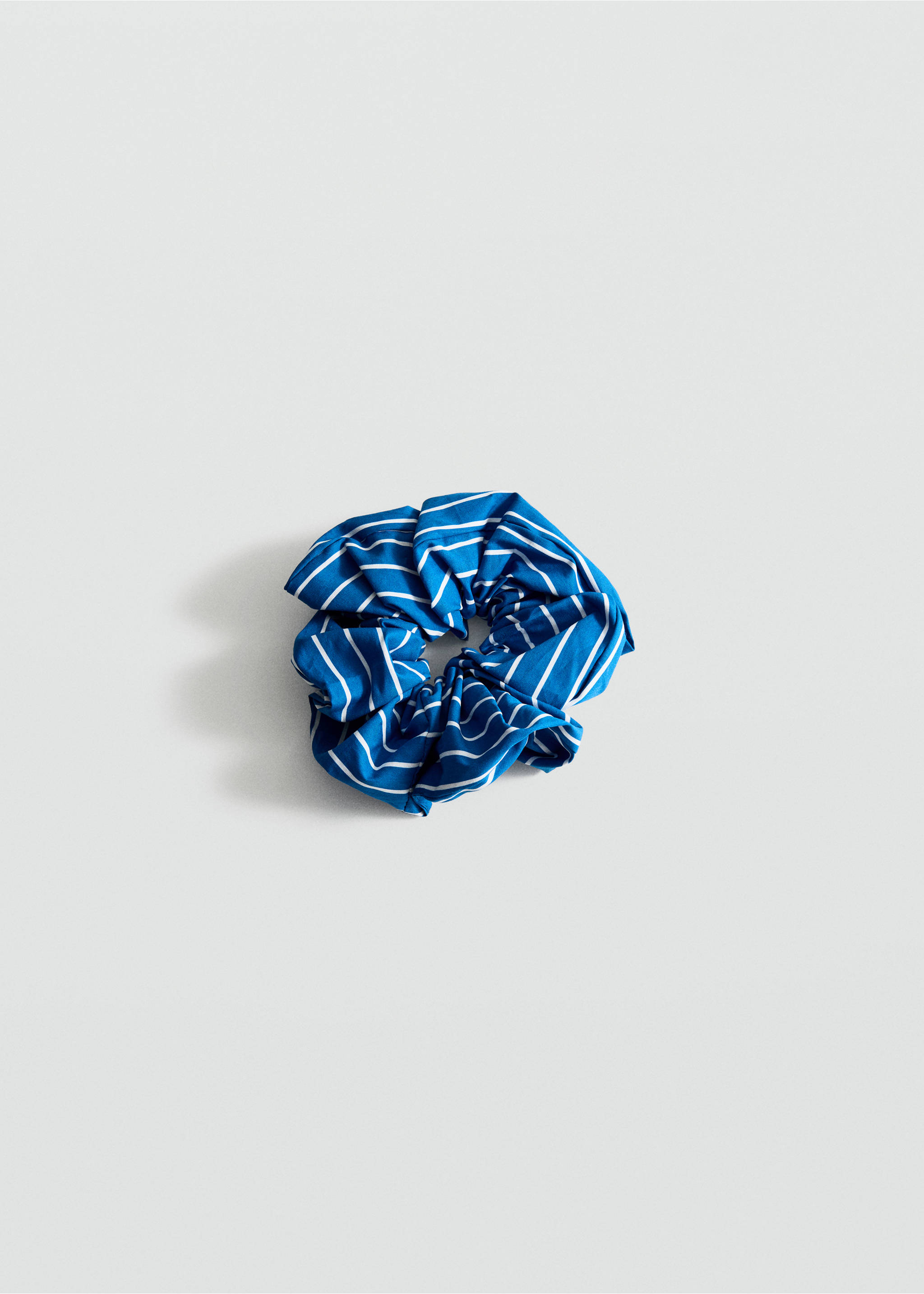 Gemustertes Scrunchie - Artikel ohne Model, Blau. Ref: 27055954-00.