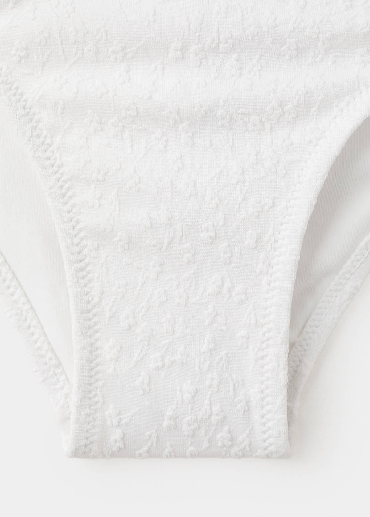 Ruffled floral textured bikini — White