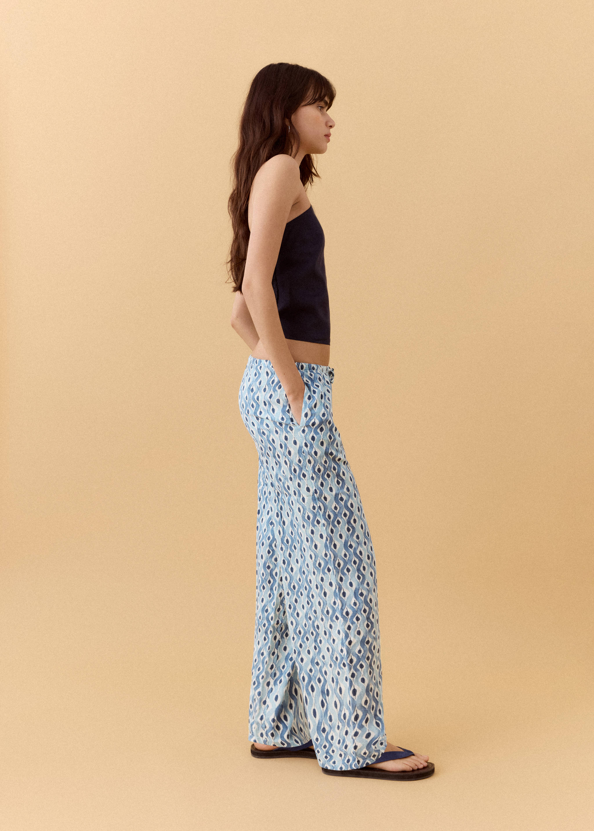 Pantalón fluido estampado - Plano medio